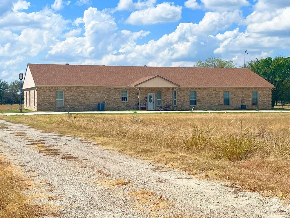 Single Family Residence For Sale in Hunt County , 1365 Signal Road, Quinlan, Texas 75474, 4 Bedroom, 3 Bathroom, 1 Garage spaces, 3,720 Sqft, built in 2004, mls#21375153, Real Estate Agent in Quinlan, Homes For Sale in Hunt county, Homes For Sale in Quinlan, Realtor in Quinlan Texas, Real Estate Brokerage Independent Realty Texas, Luminita Cordes Realtor