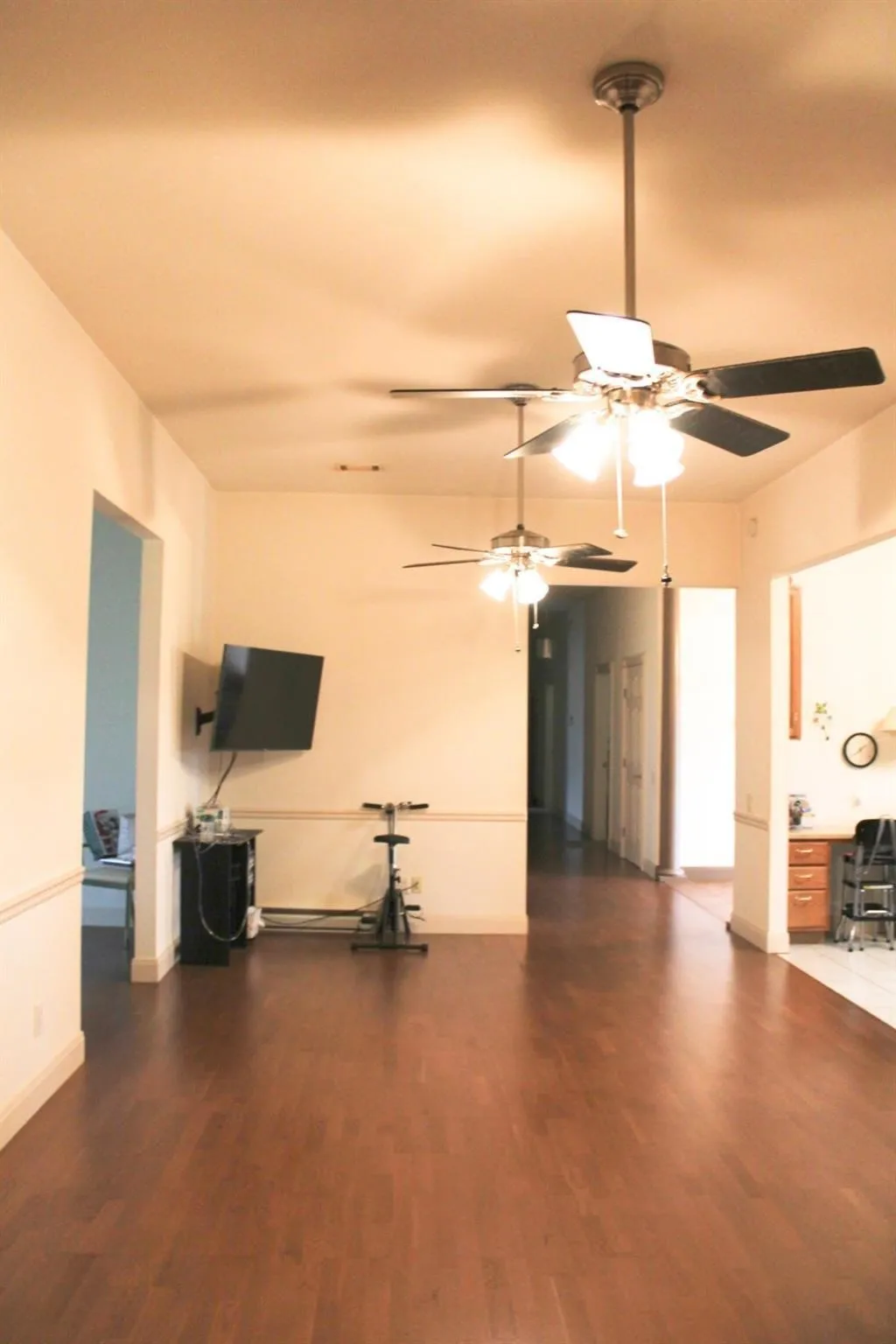 Single Family Residence For Sale in Hunt County , 1365 Signal Road, Quinlan, Texas 75474, 4 Bedroom, 3 Bathroom, 1 Garage spaces, 3,720 Sqft, built in 2004, mls#21375153, Real Estate Agent in Quinlan, Homes For Sale in Hunt county, Homes For Sale in Quinlan, Realtor in Quinlan Texas, Real Estate Brokerage Independent Realty Texas, Luminita Cordes Realtor