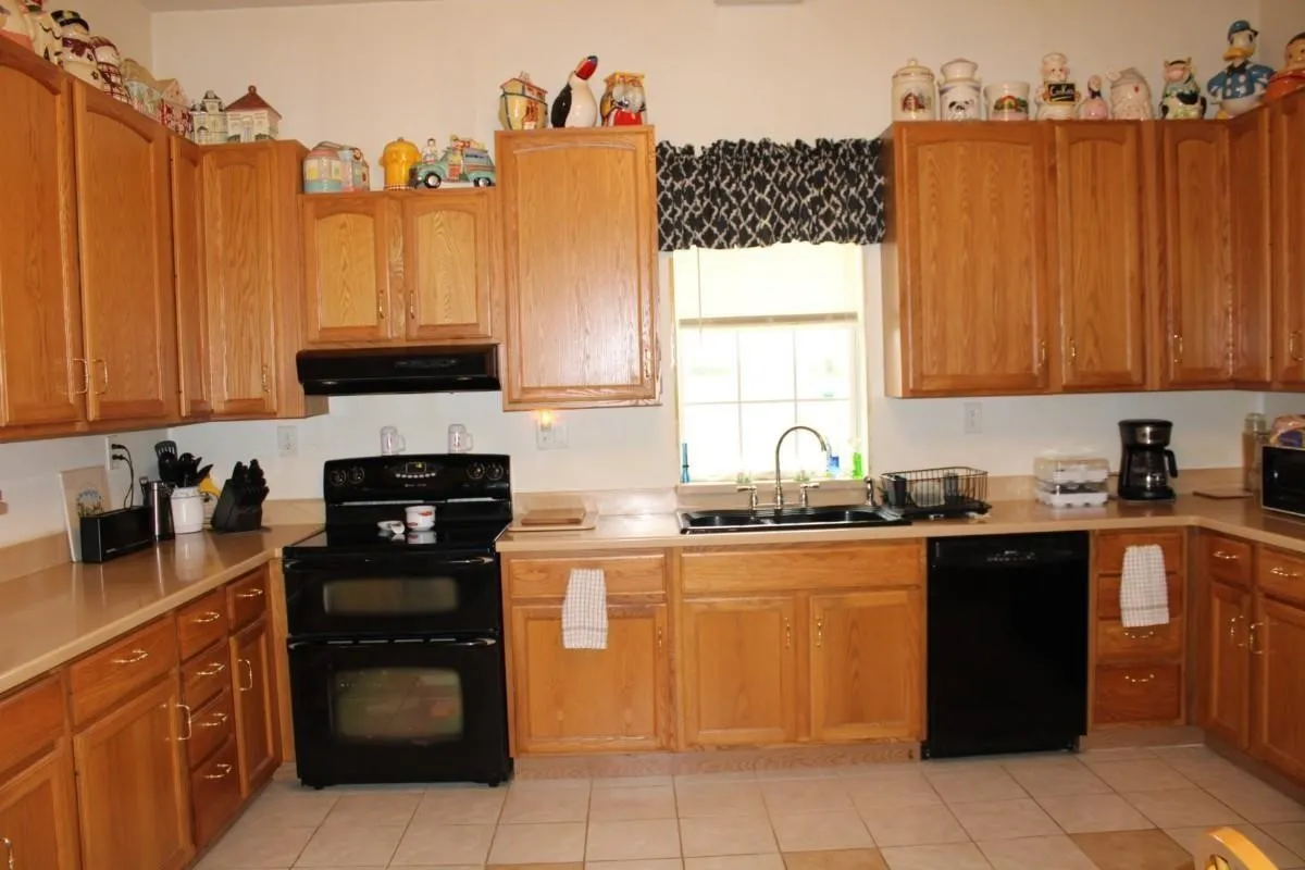 Single Family Residence For Sale in Hunt County , 1365 Signal Road, Quinlan, Texas 75474, 4 Bedroom, 3 Bathroom, 1 Garage spaces, 3,720 Sqft, built in 2004, mls#21375153, Real Estate Agent in Quinlan, Homes For Sale in Hunt county, Homes For Sale in Quinlan, Realtor in Quinlan Texas, Real Estate Brokerage Independent Realty Texas, Luminita Cordes Realtor