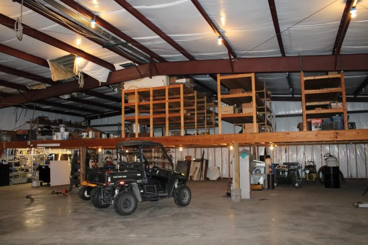 Single Family Residence For Sale in Hunt County , 1365 Signal Road, Quinlan, Texas 75474, 4 Bedroom, 3 Bathroom, 1 Garage spaces, 3,720 Sqft, built in 2004, mls#21375153, Real Estate Agent in Quinlan, Homes For Sale in Hunt county, Homes For Sale in Quinlan, Realtor in Quinlan Texas, Real Estate Brokerage Independent Realty Texas, Luminita Cordes Realtor