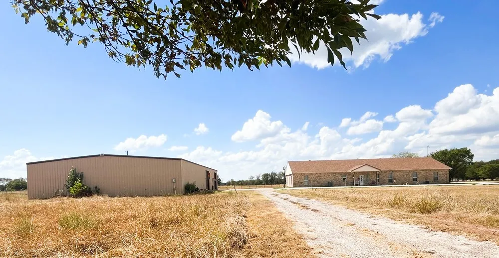 MASSIVED SHOP and Home on ACREAGE