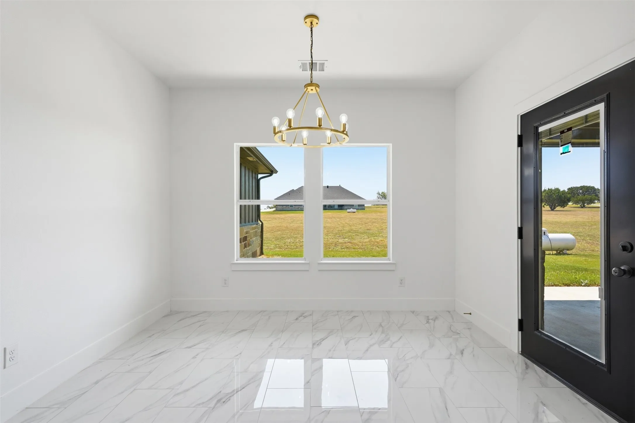 Single Family Residence For Sale in Johnson County , 6657 Buffalo Ridge Circle, Godley, Texas 76044, 4 Bedroom, 3 Bathroom, 2 Garage spaces, 2,353 Sqft, built in 2024, mls#21375154, Real Estate Agent in Godley, Homes For Sale in Johnson county, Homes For Sale in Godley, Realtor in Godley Texas, Real Estate Brokerage Independent Realty Texas, Luminita Cordes Realtor