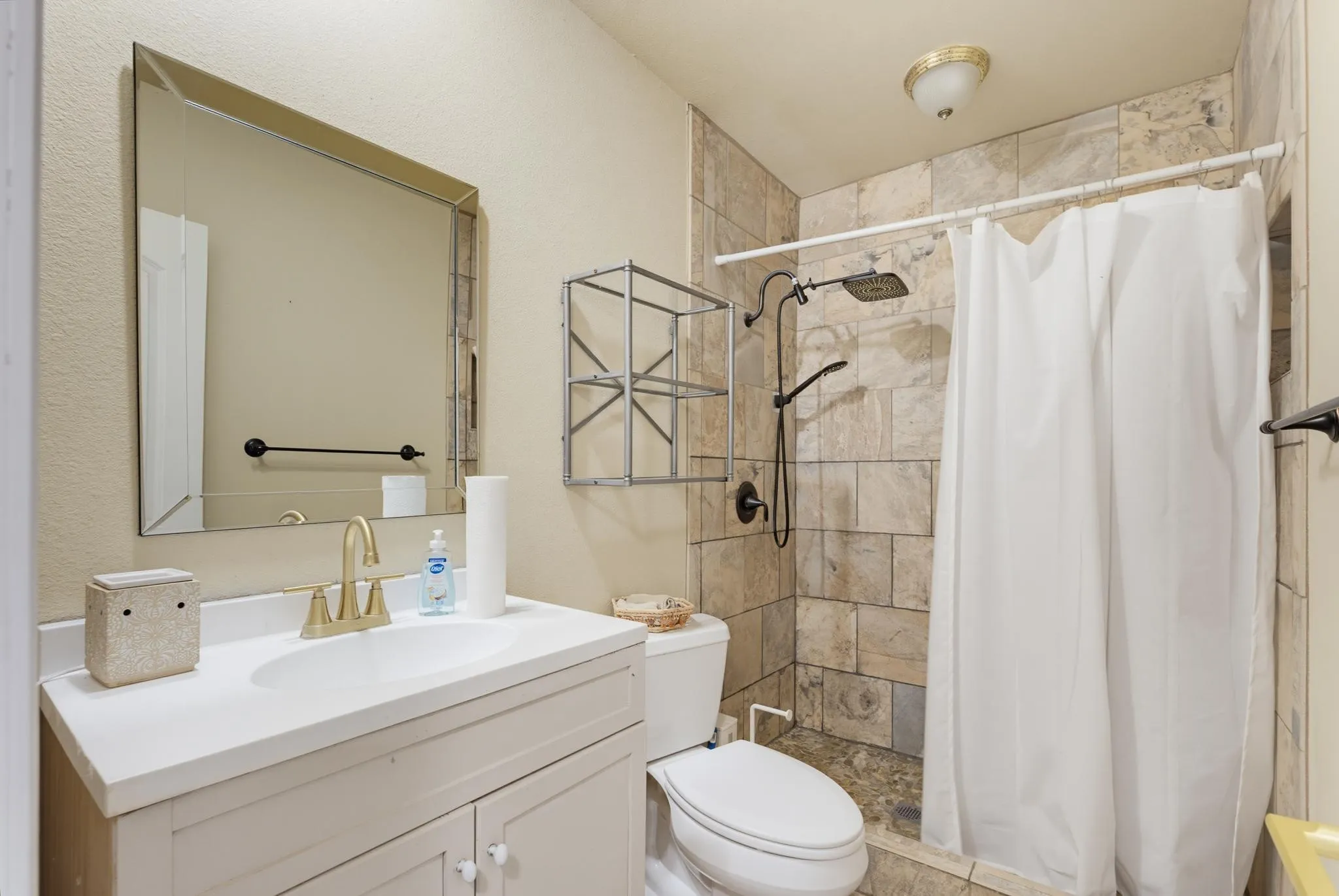 Single Family Residence For Sale in Taylor County , 1042 Santos Street, Abilene, Texas 79605, 5 Bedroom, 2 Bathroom, Garage spaces, 3,060 Sqft, built in 1957, mls#21375112, Real Estate Agent in Abilene, Homes For Sale in Taylor county, Homes For Sale in Abilene, Realtor in Abilene Texas, Real Estate Brokerage Independent Realty Texas, Luminita Cordes Realtor