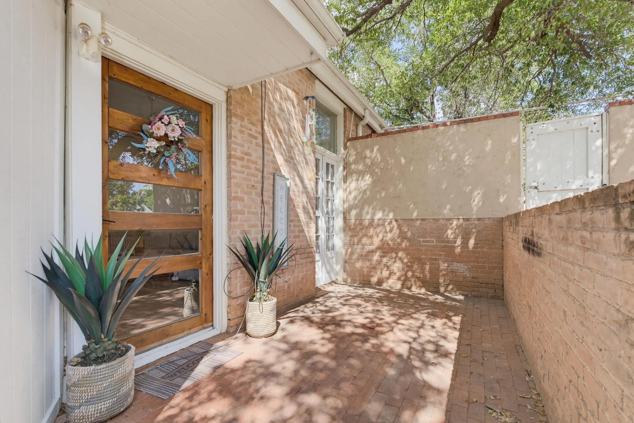 Single Family Residence For Sale in Taylor County , 1042 Santos Street, Abilene, Texas 79605, 5 Bedroom, 2 Bathroom, Garage spaces, 3,060 Sqft, built in 1957, mls#21375112, Real Estate Agent in Abilene, Homes For Sale in Taylor county, Homes For Sale in Abilene, Realtor in Abilene Texas, Real Estate Brokerage Independent Realty Texas, Luminita Cordes Realtor