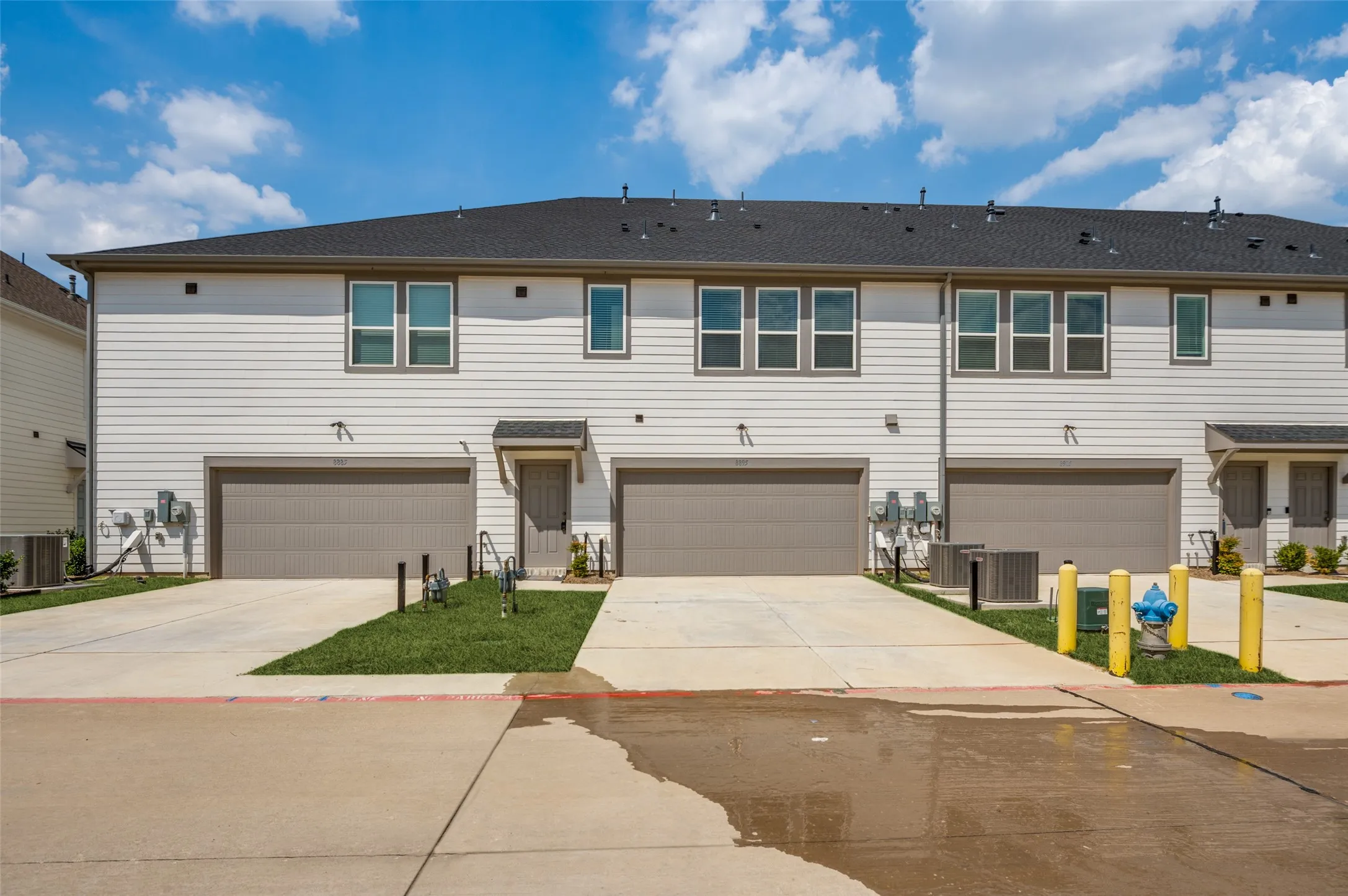 Townhouse For Rent in Collin County , 8895 Stablehand Mews, Frisco, Texas 75035, 2 Bedroom, 3 Bathroom, 2 Garage spaces, 2,042 Sqft, built in 2023, mls#21375160, Real Estate Agent in Frisco, Homes For Rent in Collin county, Homes For Rent in Frisco, Realtor in Frisco Texas, Real Estate Brokerage Independent Realty Texas, Luminita Cordes Realtor