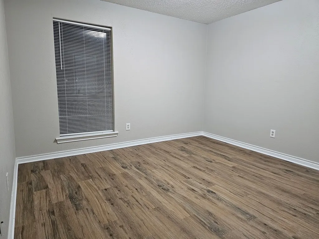 Duplex For Rent in Dallas County , 309 Christie Court, Irving, Texas 75060, 3 Bedroom, 2 Bathroom, Garage spaces, 1,330 Sqft, built in 1978, mls#21375155, Real Estate Agent in Irving, Homes For Rent in Dallas county, Homes For Rent in Irving, Realtor in Irving Texas, Real Estate Brokerage Independent Realty Texas, Luminita Cordes Realtor