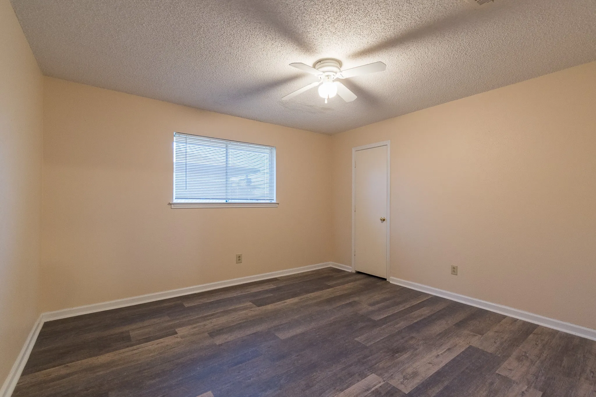 Single Family Residence For Rent in Dallas County , 9190 Orbiter Circle, Dallas, Texas 75243, 3 Bedroom, 3 Bathroom, 2 Garage spaces, 2,237 Sqft, built in 1971, mls#21375166, Real Estate Agent in Dallas, Homes For Rent in Dallas county, Homes For Rent in Dallas, Realtor in Dallas Texas, Real Estate Brokerage Independent Realty Texas, Luminita Cordes Realtor