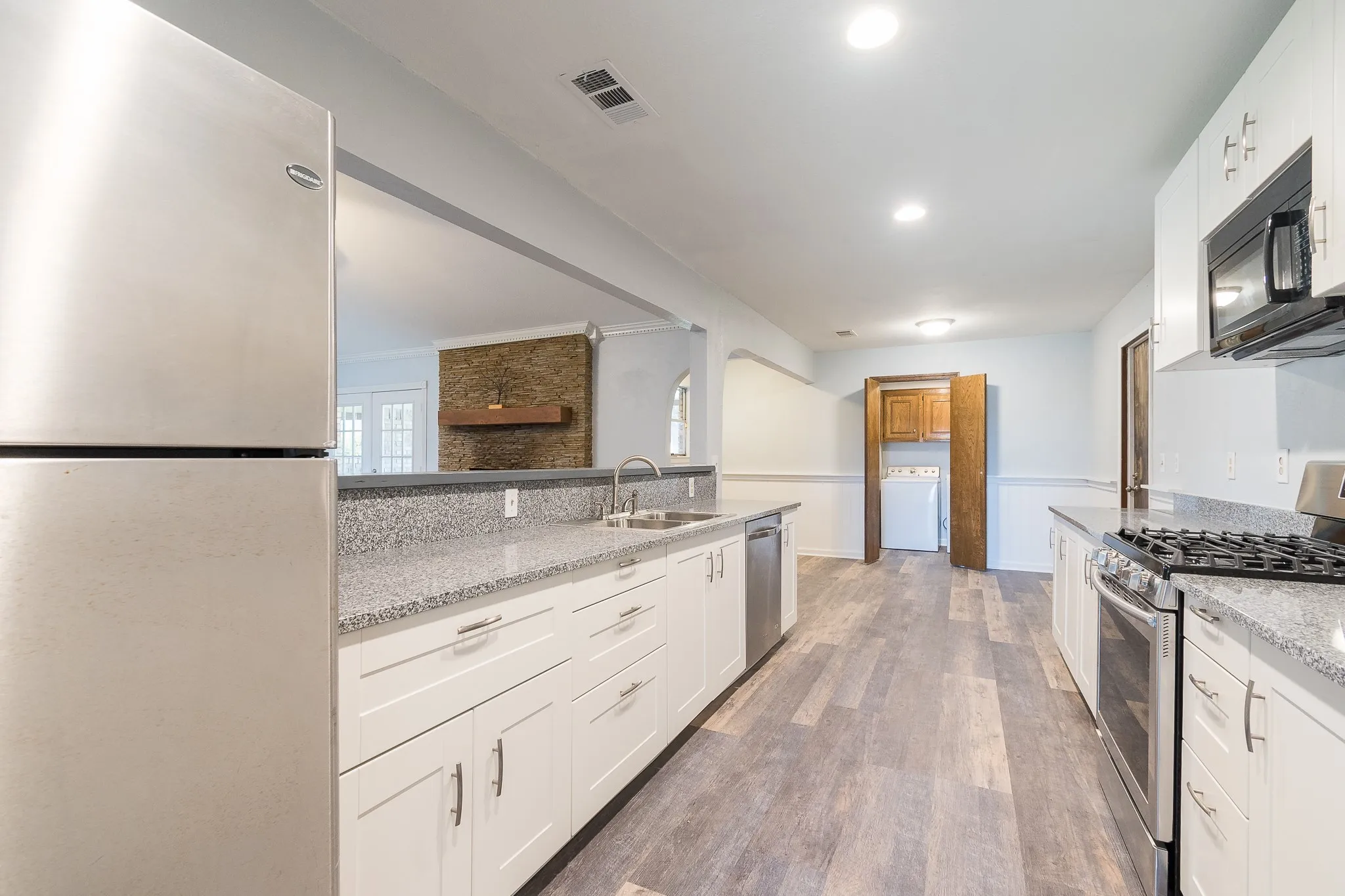 Single Family Residence For Rent in Dallas County , 9190 Orbiter Circle, Dallas, Texas 75243, 3 Bedroom, 3 Bathroom, 2 Garage spaces, 2,237 Sqft, built in 1971, mls#21375166, Real Estate Agent in Dallas, Homes For Rent in Dallas county, Homes For Rent in Dallas, Realtor in Dallas Texas, Real Estate Brokerage Independent Realty Texas, Luminita Cordes Realtor