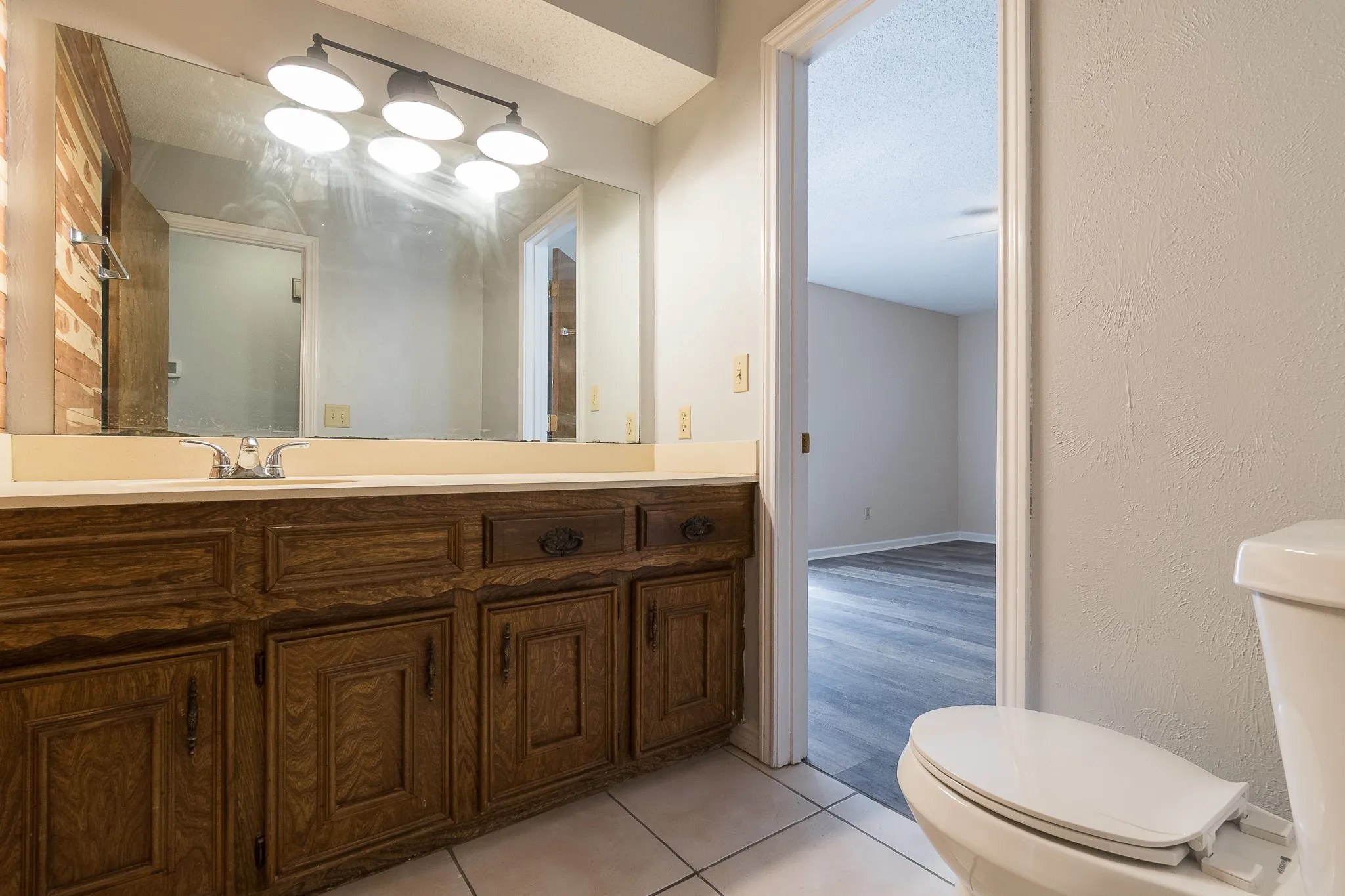 Single Family Residence For Rent in Dallas County , 9190 Orbiter Circle, Dallas, Texas 75243, 3 Bedroom, 3 Bathroom, 2 Garage spaces, 2,237 Sqft, built in 1971, mls#21375166, Real Estate Agent in Dallas, Homes For Rent in Dallas county, Homes For Rent in Dallas, Realtor in Dallas Texas, Real Estate Brokerage Independent Realty Texas, Luminita Cordes Realtor