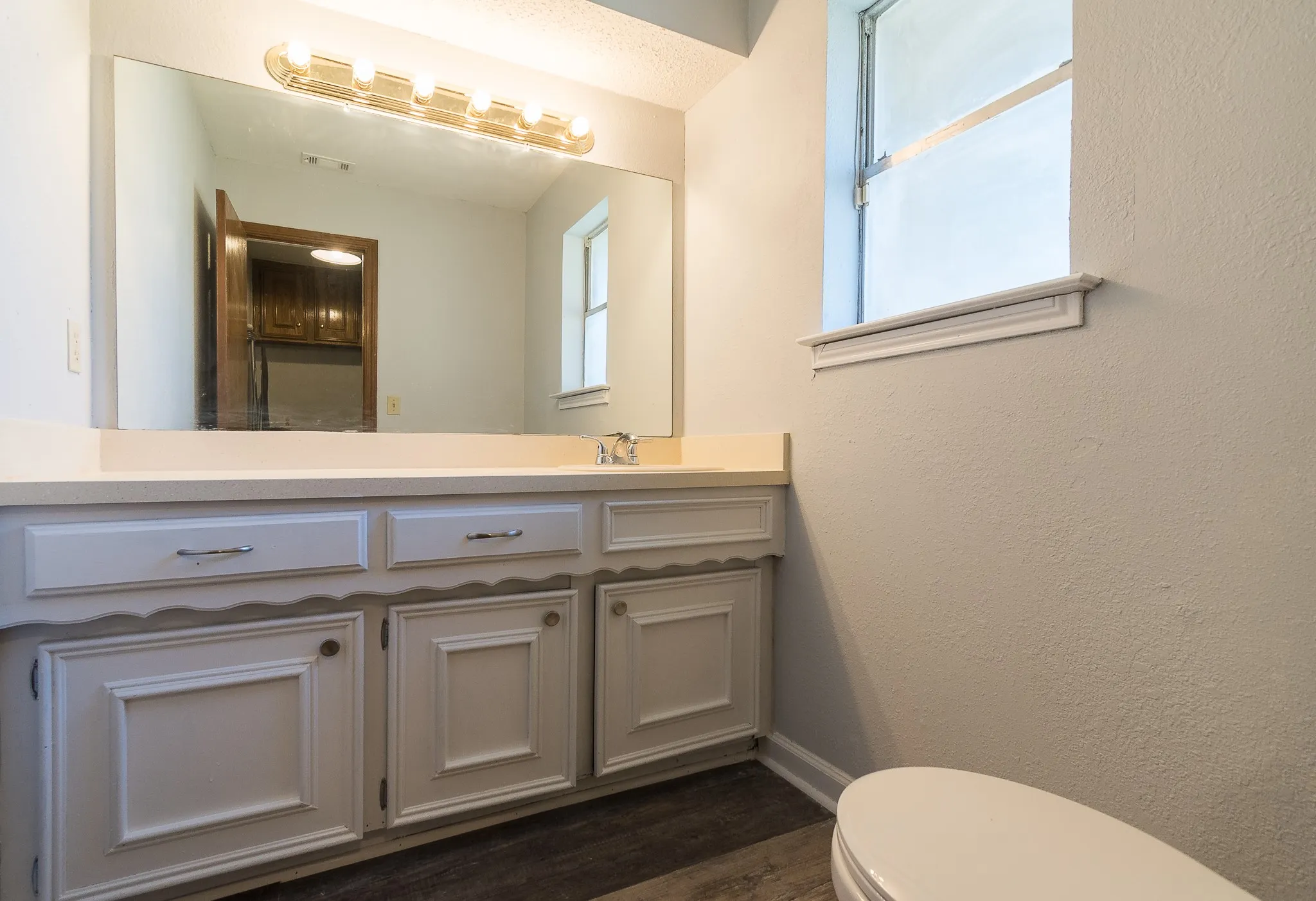 Single Family Residence For Rent in Dallas County , 9190 Orbiter Circle, Dallas, Texas 75243, 3 Bedroom, 3 Bathroom, 2 Garage spaces, 2,237 Sqft, built in 1971, mls#21375166, Real Estate Agent in Dallas, Homes For Rent in Dallas county, Homes For Rent in Dallas, Realtor in Dallas Texas, Real Estate Brokerage Independent Realty Texas, Luminita Cordes Realtor
