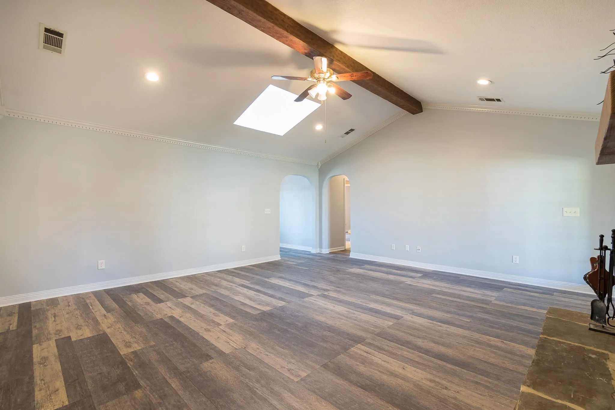 Single Family Residence For Rent in Dallas County , 9190 Orbiter Circle, Dallas, Texas 75243, 3 Bedroom, 3 Bathroom, 2 Garage spaces, 2,237 Sqft, built in 1971, mls#21375166, Real Estate Agent in Dallas, Homes For Rent in Dallas county, Homes For Rent in Dallas, Realtor in Dallas Texas, Real Estate Brokerage Independent Realty Texas, Luminita Cordes Realtor