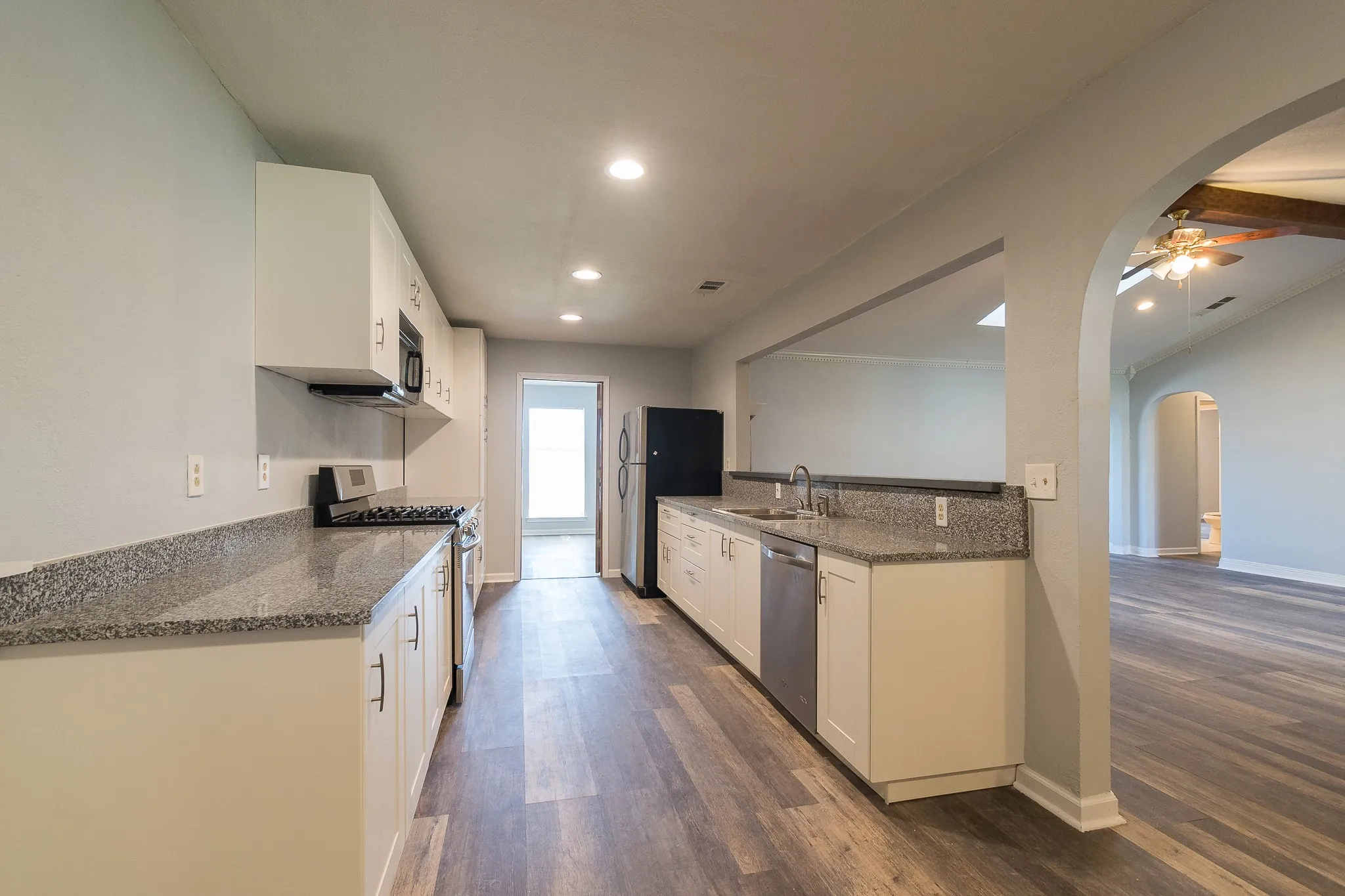 Single Family Residence For Rent in Dallas County , 9190 Orbiter Circle, Dallas, Texas 75243, 3 Bedroom, 3 Bathroom, 2 Garage spaces, 2,237 Sqft, built in 1971, mls#21375166, Real Estate Agent in Dallas, Homes For Rent in Dallas county, Homes For Rent in Dallas, Realtor in Dallas Texas, Real Estate Brokerage Independent Realty Texas, Luminita Cordes Realtor