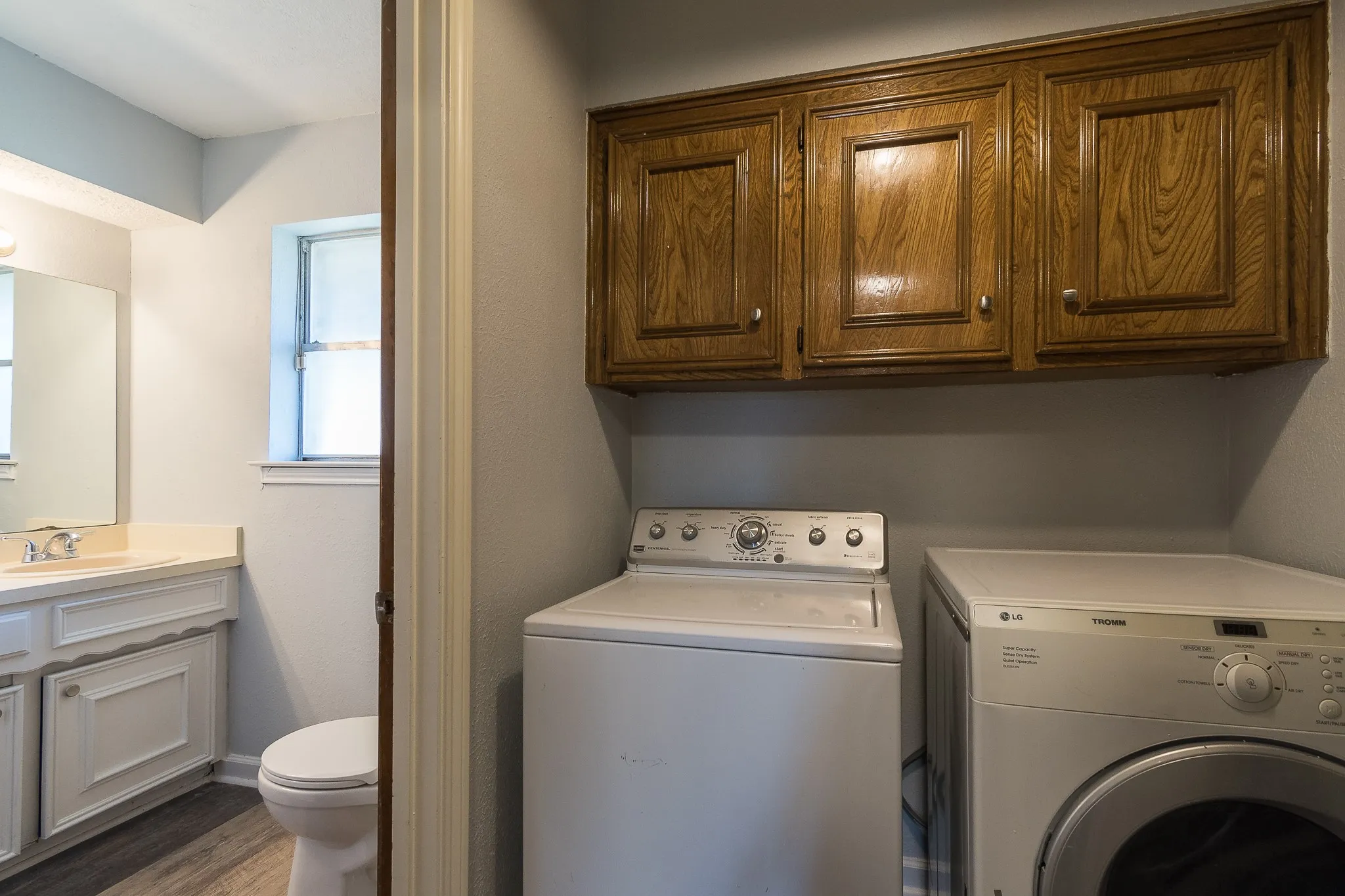 Single Family Residence For Rent in Dallas County , 9190 Orbiter Circle, Dallas, Texas 75243, 3 Bedroom, 3 Bathroom, 2 Garage spaces, 2,237 Sqft, built in 1971, mls#21375166, Real Estate Agent in Dallas, Homes For Rent in Dallas county, Homes For Rent in Dallas, Realtor in Dallas Texas, Real Estate Brokerage Independent Realty Texas, Luminita Cordes Realtor