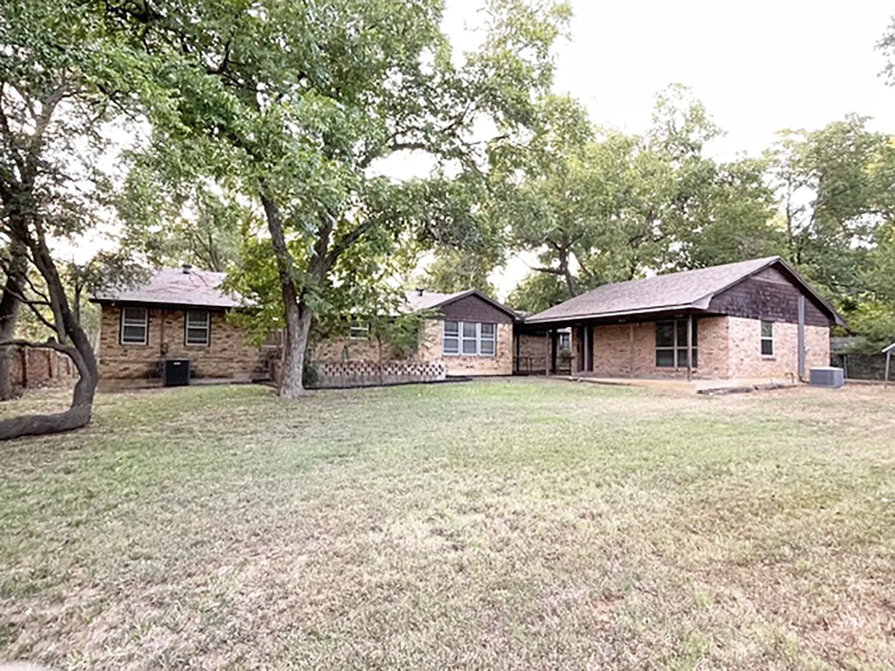 Single Family Residence For Rent in Denton County , 2710 Crestwood Place, Denton, Texas 76209, 4 Bedroom, 3 Bathroom, 2 Garage spaces, 2,029 Sqft, built in 1960, mls#21371458, Real Estate Agent in Denton, Homes For Rent in Denton county, Homes For Rent in Denton, Realtor in Denton Texas, Real Estate Brokerage Independent Realty Texas, Luminita Cordes Realtor