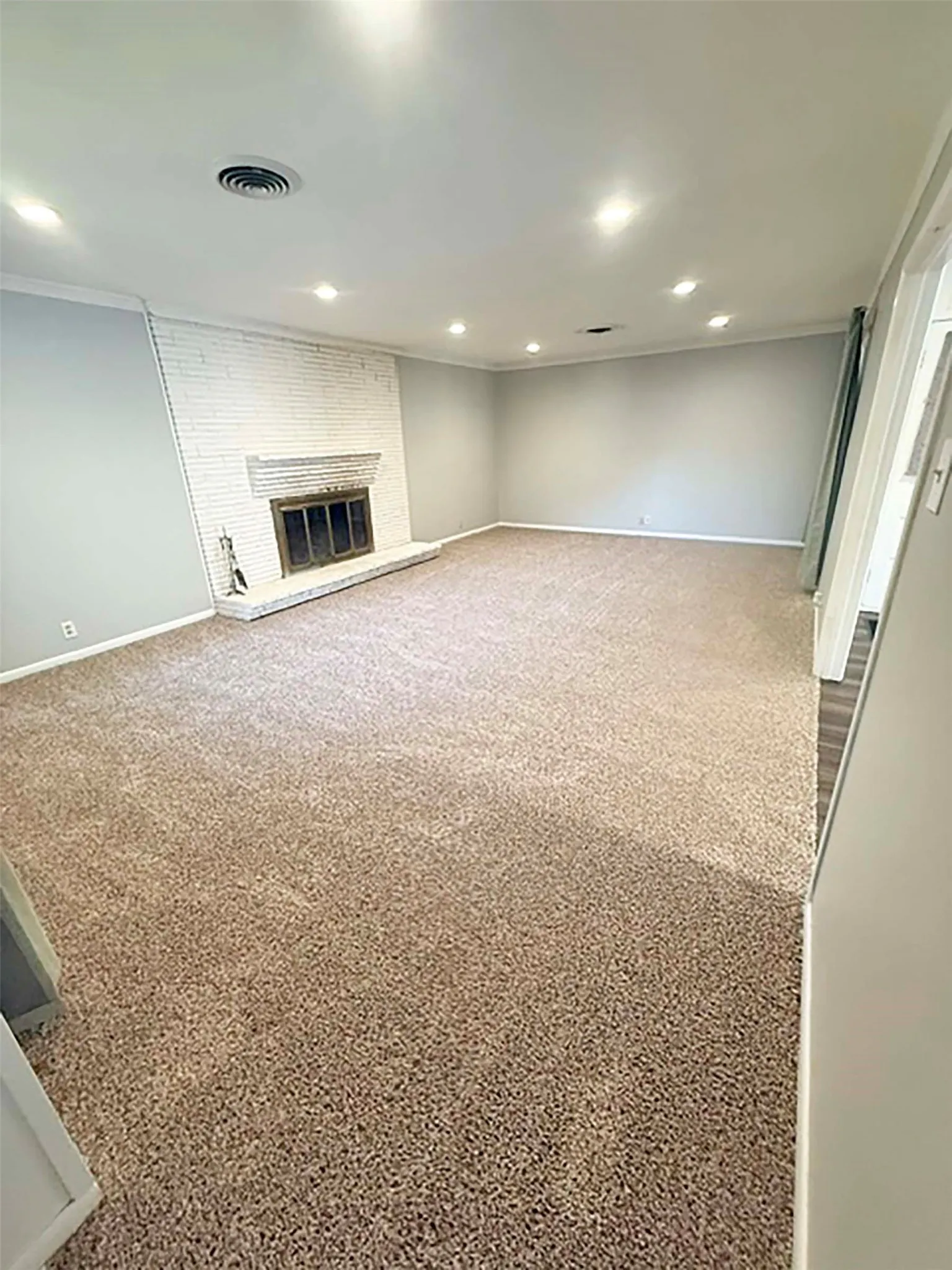 Single Family Residence For Rent in Denton County , 2710 Crestwood Place, Denton, Texas 76209, 4 Bedroom, 3 Bathroom, 2 Garage spaces, 2,029 Sqft, built in 1960, mls#21371458, Real Estate Agent in Denton, Homes For Rent in Denton county, Homes For Rent in Denton, Realtor in Denton Texas, Real Estate Brokerage Independent Realty Texas, Luminita Cordes Realtor
