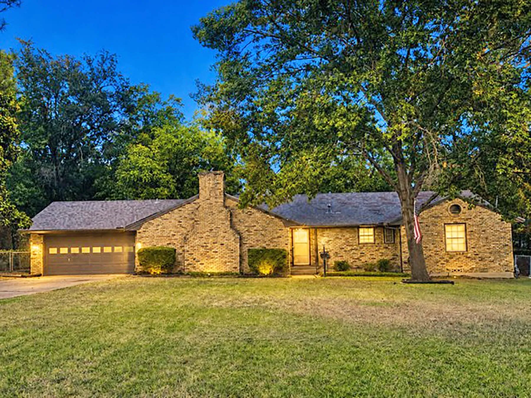 Single Family Residence For Rent in Denton County , 2710 Crestwood Place, Denton, Texas 76209, 4 Bedroom, 3 Bathroom, 2 Garage spaces, 2,029 Sqft, built in 1960, mls#21371458, Real Estate Agent in Denton, Homes For Rent in Denton county, Homes For Rent in Denton, Realtor in Denton Texas, Real Estate Brokerage Independent Realty Texas, Luminita Cordes Realtor