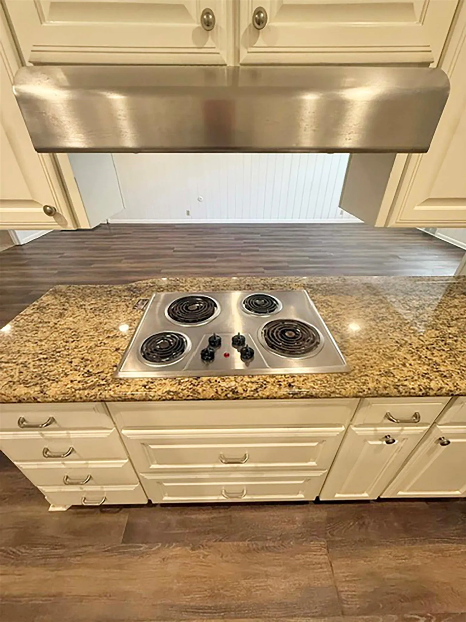 Single Family Residence For Rent in Denton County , 2710 Crestwood Place, Denton, Texas 76209, 4 Bedroom, 3 Bathroom, 2 Garage spaces, 2,029 Sqft, built in 1960, mls#21371458, Real Estate Agent in Denton, Homes For Rent in Denton county, Homes For Rent in Denton, Realtor in Denton Texas, Real Estate Brokerage Independent Realty Texas, Luminita Cordes Realtor