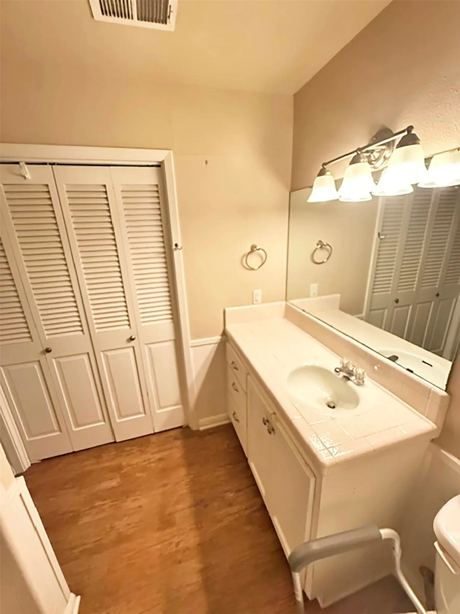 Single Family Residence For Rent in Denton County , 2710 Crestwood Place, Denton, Texas 76209, 4 Bedroom, 3 Bathroom, 2 Garage spaces, 2,029 Sqft, built in 1960, mls#21371458, Real Estate Agent in Denton, Homes For Rent in Denton county, Homes For Rent in Denton, Realtor in Denton Texas, Real Estate Brokerage Independent Realty Texas, Luminita Cordes Realtor