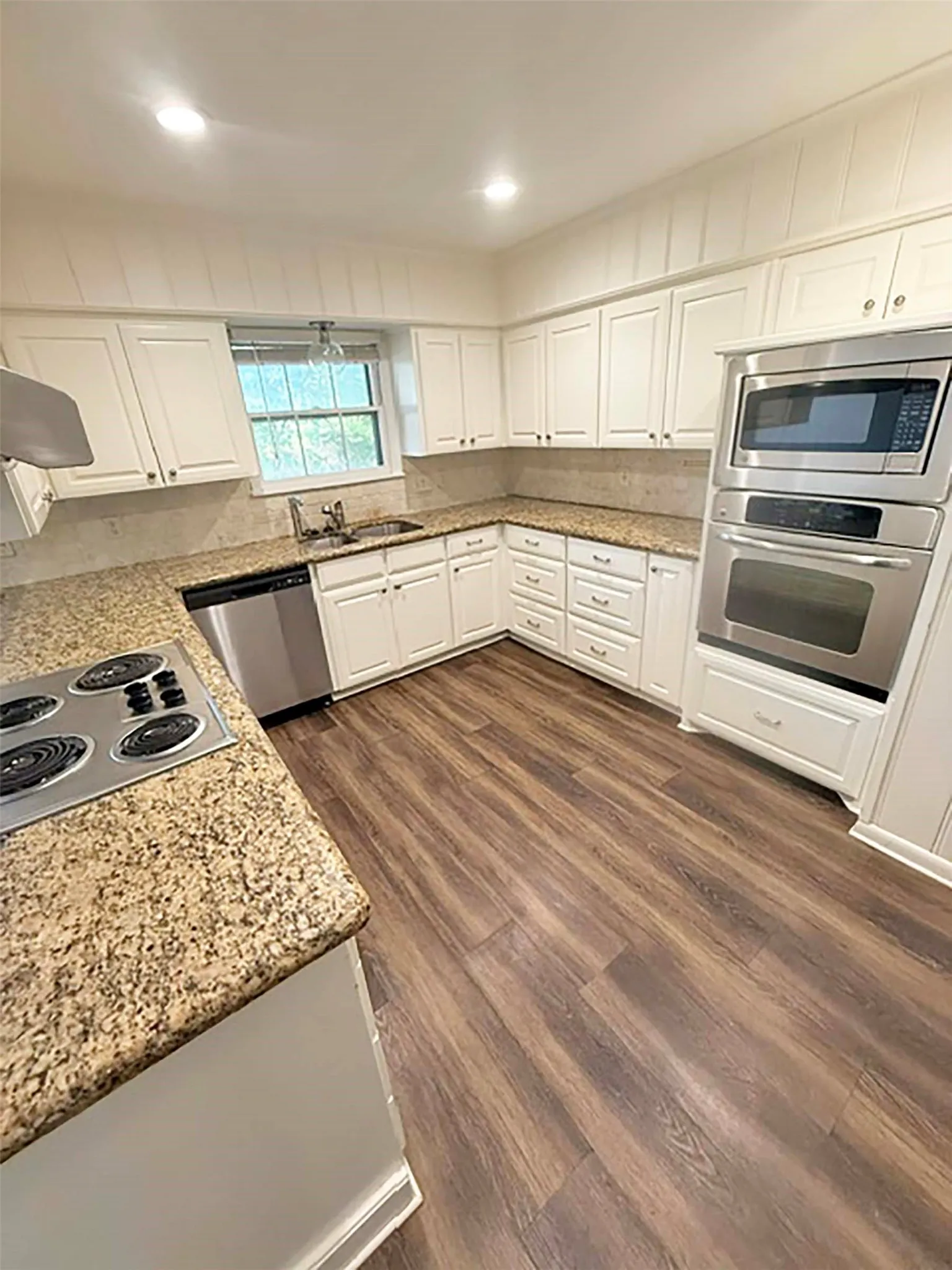 Single Family Residence For Rent in Denton County , 2710 Crestwood Place, Denton, Texas 76209, 4 Bedroom, 3 Bathroom, 2 Garage spaces, 2,029 Sqft, built in 1960, mls#21371458, Real Estate Agent in Denton, Homes For Rent in Denton county, Homes For Rent in Denton, Realtor in Denton Texas, Real Estate Brokerage Independent Realty Texas, Luminita Cordes Realtor