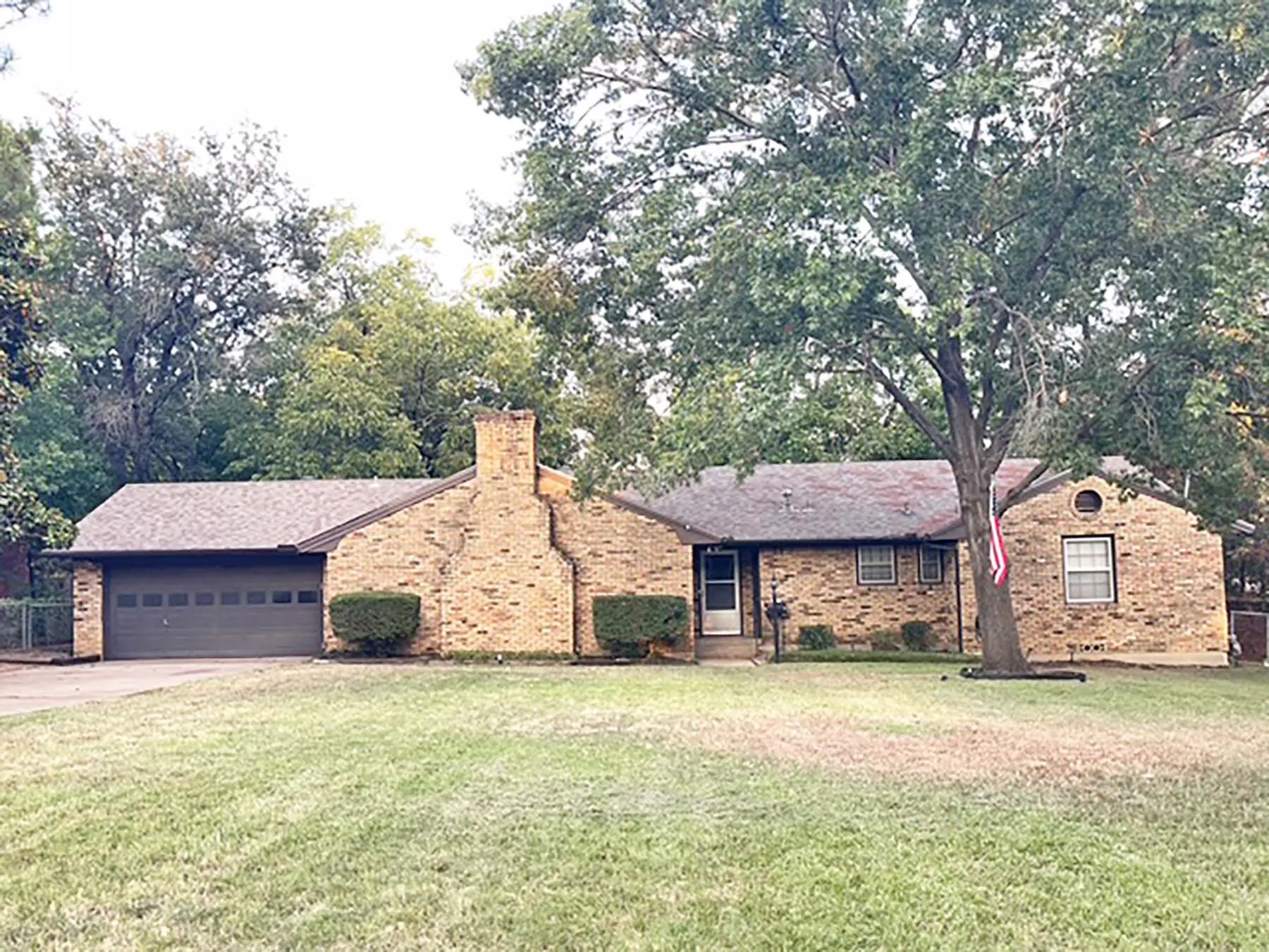 Single Family Residence For Rent in Denton County , 2710 Crestwood Place, Denton, Texas 76209, 4 Bedroom, 3 Bathroom, 2 Garage spaces, 2,029 Sqft, built in 1960, mls#21371458, Real Estate Agent in Denton, Homes For Rent in Denton county, Homes For Rent in Denton, Realtor in Denton Texas, Real Estate Brokerage Independent Realty Texas, Luminita Cordes Realtor