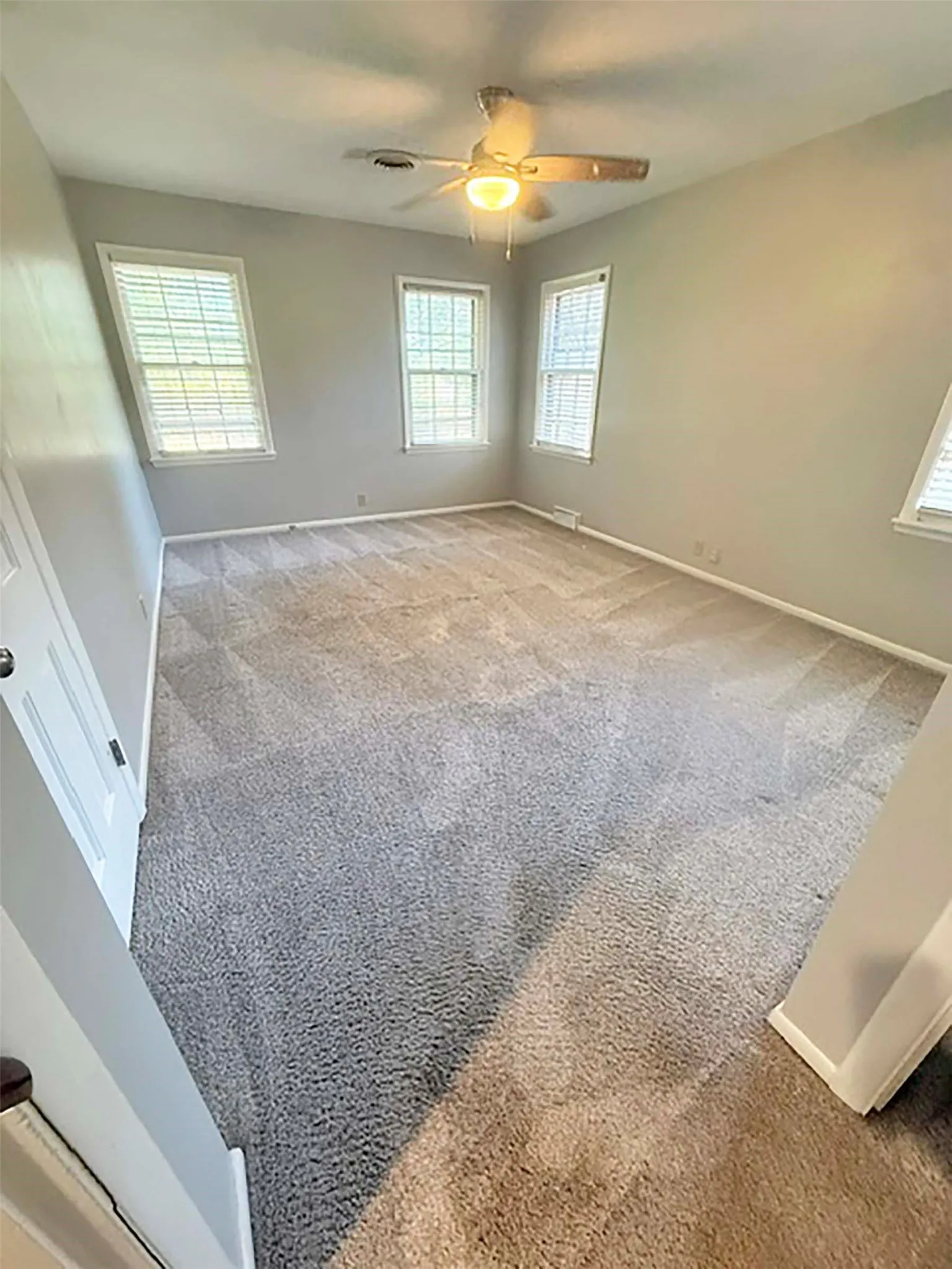 Single Family Residence For Rent in Denton County , 2710 Crestwood Place, Denton, Texas 76209, 4 Bedroom, 3 Bathroom, 2 Garage spaces, 2,029 Sqft, built in 1960, mls#21371458, Real Estate Agent in Denton, Homes For Rent in Denton county, Homes For Rent in Denton, Realtor in Denton Texas, Real Estate Brokerage Independent Realty Texas, Luminita Cordes Realtor