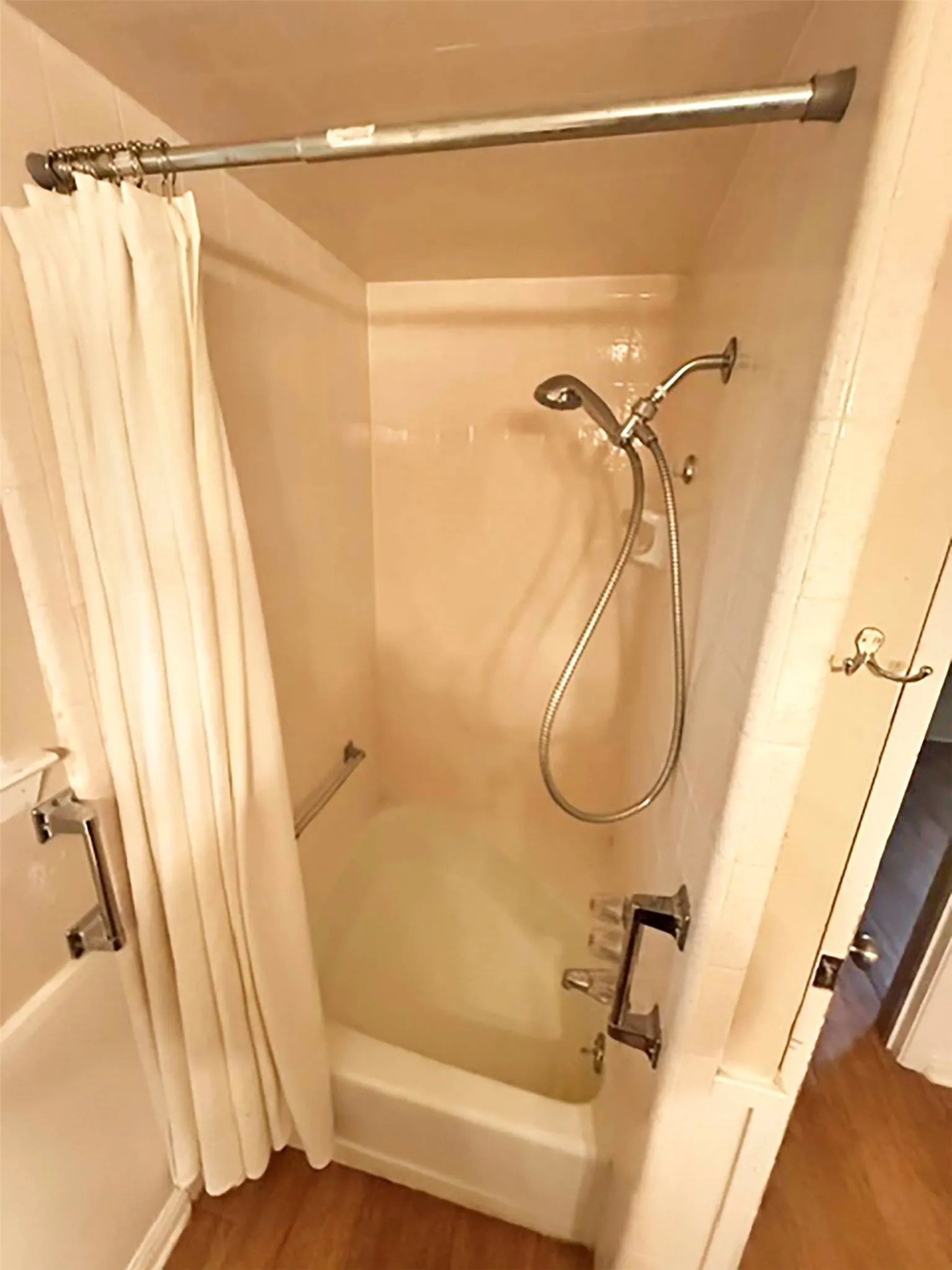Single Family Residence For Rent in Denton County , 2710 Crestwood Place, Denton, Texas 76209, 4 Bedroom, 3 Bathroom, 2 Garage spaces, 2,029 Sqft, built in 1960, mls#21371458, Real Estate Agent in Denton, Homes For Rent in Denton county, Homes For Rent in Denton, Realtor in Denton Texas, Real Estate Brokerage Independent Realty Texas, Luminita Cordes Realtor