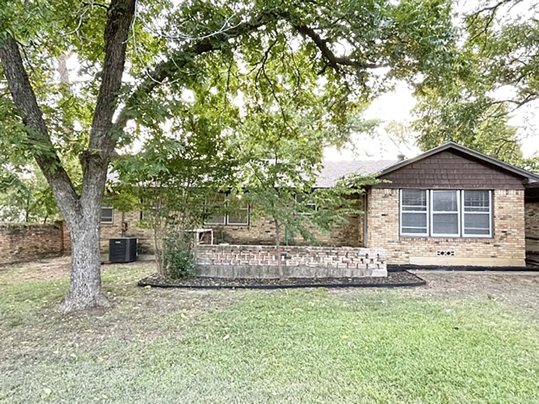 Single Family Residence For Rent in Denton County , 2710 Crestwood Place, Denton, Texas 76209, 4 Bedroom, 3 Bathroom, 2 Garage spaces, 2,029 Sqft, built in 1960, mls#21371458, Real Estate Agent in Denton, Homes For Rent in Denton county, Homes For Rent in Denton, Realtor in Denton Texas, Real Estate Brokerage Independent Realty Texas, Luminita Cordes Realtor