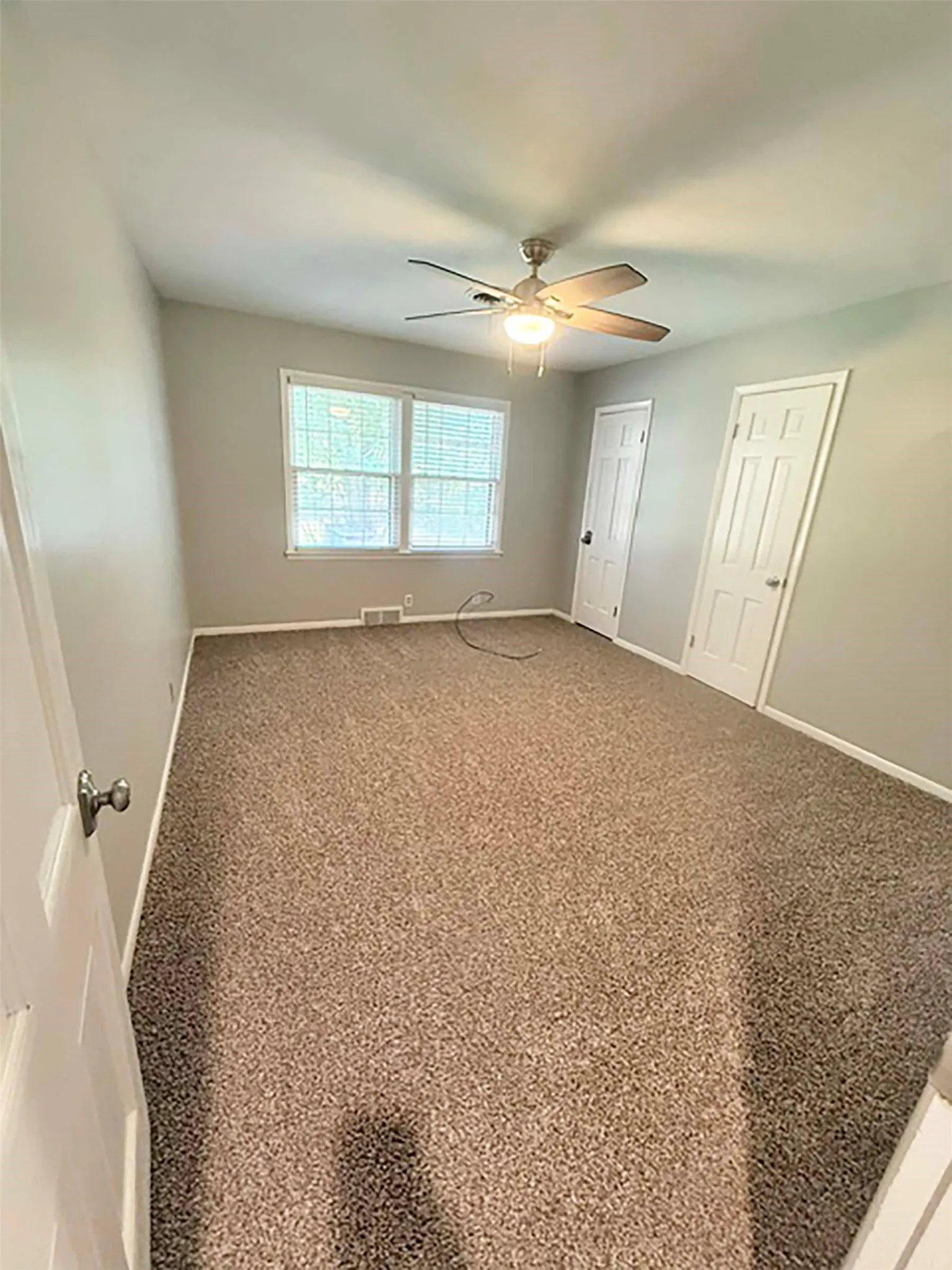 Single Family Residence For Rent in Denton County , 2710 Crestwood Place, Denton, Texas 76209, 4 Bedroom, 3 Bathroom, 2 Garage spaces, 2,029 Sqft, built in 1960, mls#21371458, Real Estate Agent in Denton, Homes For Rent in Denton county, Homes For Rent in Denton, Realtor in Denton Texas, Real Estate Brokerage Independent Realty Texas, Luminita Cordes Realtor