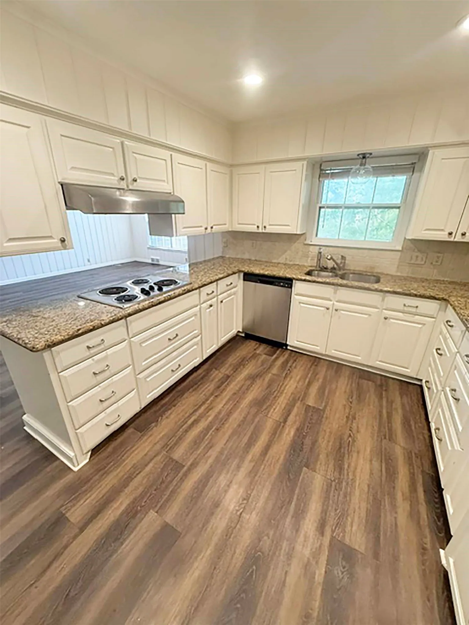 Single Family Residence For Rent in Denton County , 2710 Crestwood Place, Denton, Texas 76209, 4 Bedroom, 3 Bathroom, 2 Garage spaces, 2,029 Sqft, built in 1960, mls#21371458, Real Estate Agent in Denton, Homes For Rent in Denton county, Homes For Rent in Denton, Realtor in Denton Texas, Real Estate Brokerage Independent Realty Texas, Luminita Cordes Realtor
