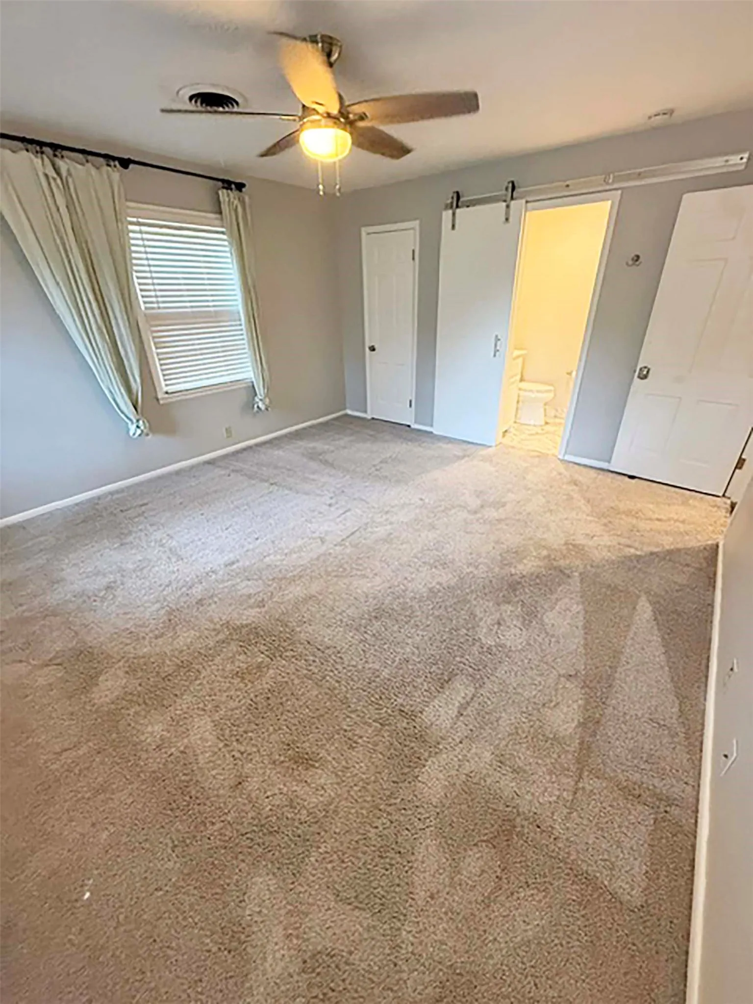Single Family Residence For Rent in Denton County , 2710 Crestwood Place, Denton, Texas 76209, 4 Bedroom, 3 Bathroom, 2 Garage spaces, 2,029 Sqft, built in 1960, mls#21371458, Real Estate Agent in Denton, Homes For Rent in Denton county, Homes For Rent in Denton, Realtor in Denton Texas, Real Estate Brokerage Independent Realty Texas, Luminita Cordes Realtor