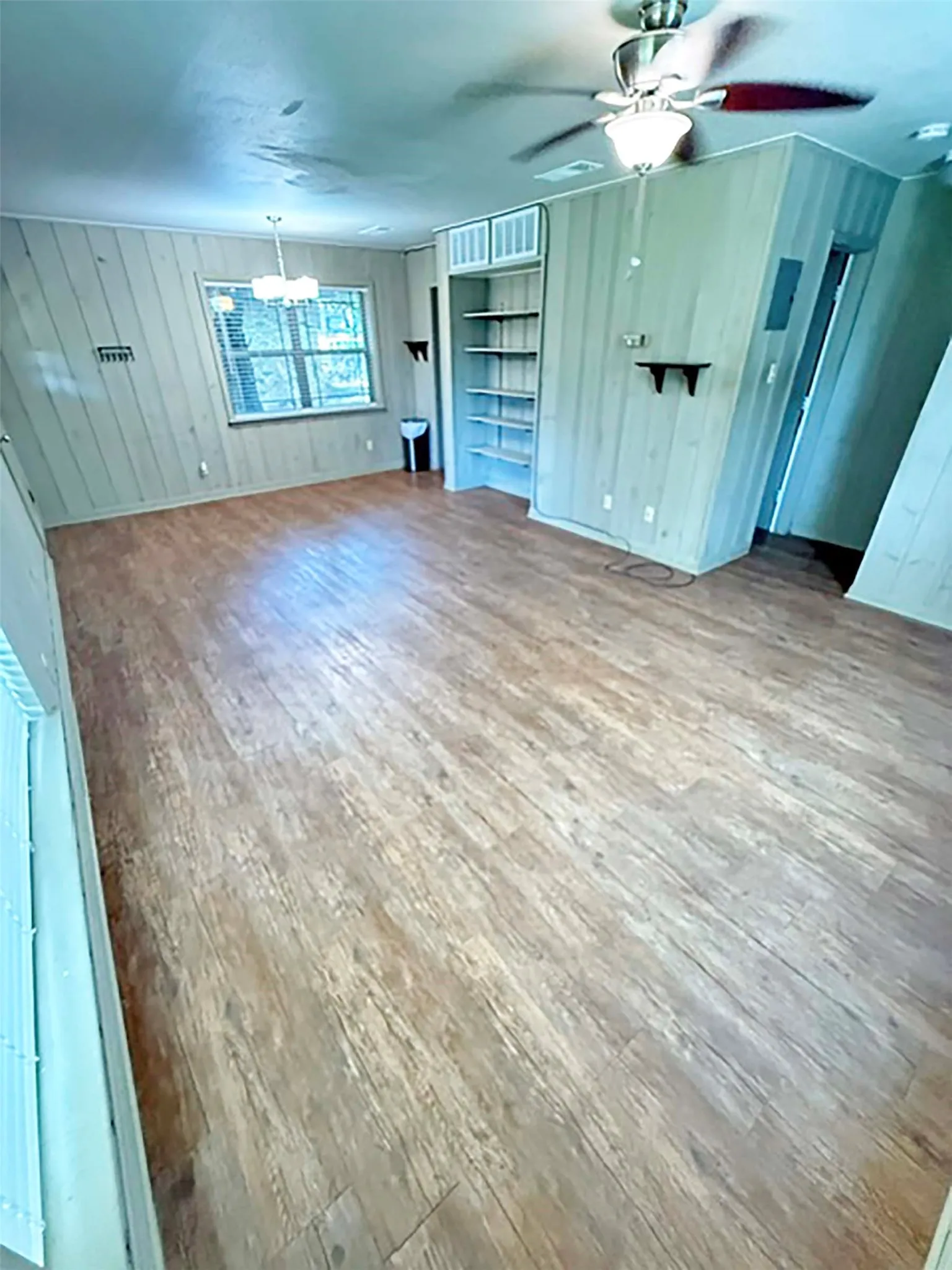 Single Family Residence For Rent in Denton County , 2710 Crestwood Place, Denton, Texas 76209, 4 Bedroom, 3 Bathroom, 2 Garage spaces, 2,029 Sqft, built in 1960, mls#21371458, Real Estate Agent in Denton, Homes For Rent in Denton county, Homes For Rent in Denton, Realtor in Denton Texas, Real Estate Brokerage Independent Realty Texas, Luminita Cordes Realtor