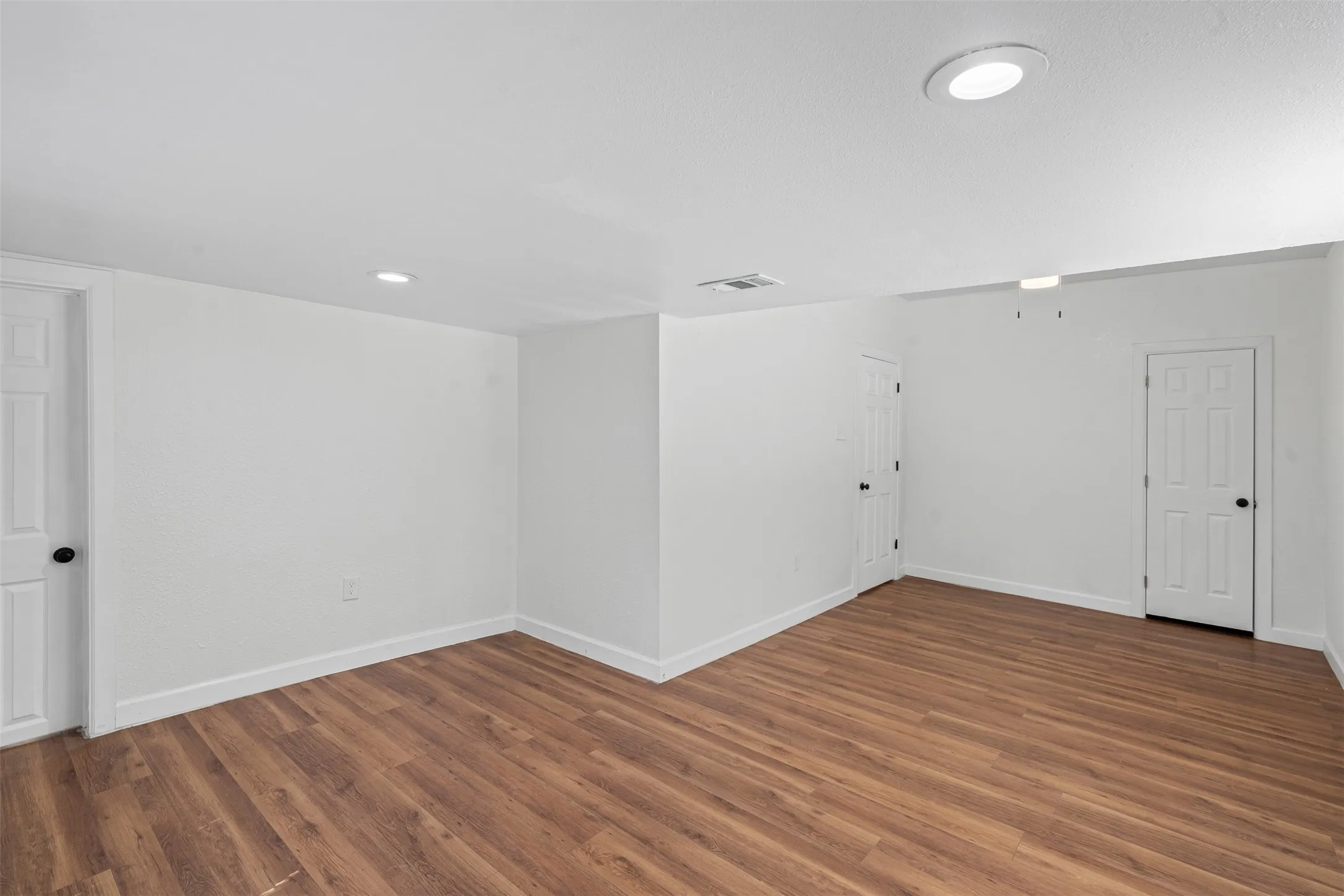 Single Family Residence For Sale in Johnson County , 709 N Buffalo Avenue, Cleburne, Texas 76033, 3 Bedroom, 2 Bathroom, 1 Garage spaces, 1,668 Sqft, built in 1920, mls#21375184, Real Estate Agent in Cleburne, Homes For Sale in Johnson county, Homes For Sale in Cleburne, Realtor in Cleburne Texas, Real Estate Brokerage Independent Realty Texas, Luminita Cordes Realtor