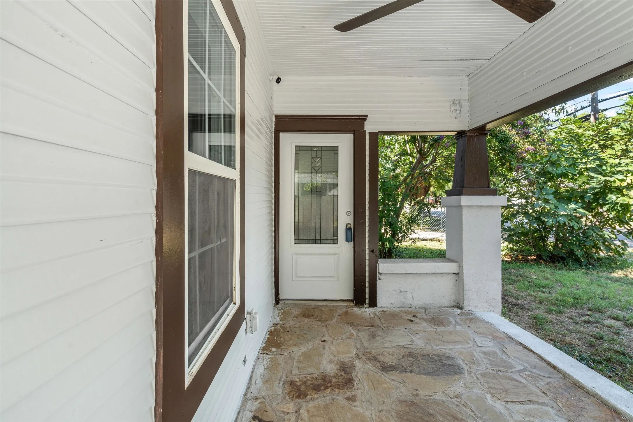 Single Family Residence For Sale in Johnson County , 709 N Buffalo Avenue, Cleburne, Texas 76033, 3 Bedroom, 2 Bathroom, 1 Garage spaces, 1,668 Sqft, built in 1920, mls#21375184, Real Estate Agent in Cleburne, Homes For Sale in Johnson county, Homes For Sale in Cleburne, Realtor in Cleburne Texas, Real Estate Brokerage Independent Realty Texas, Luminita Cordes Realtor