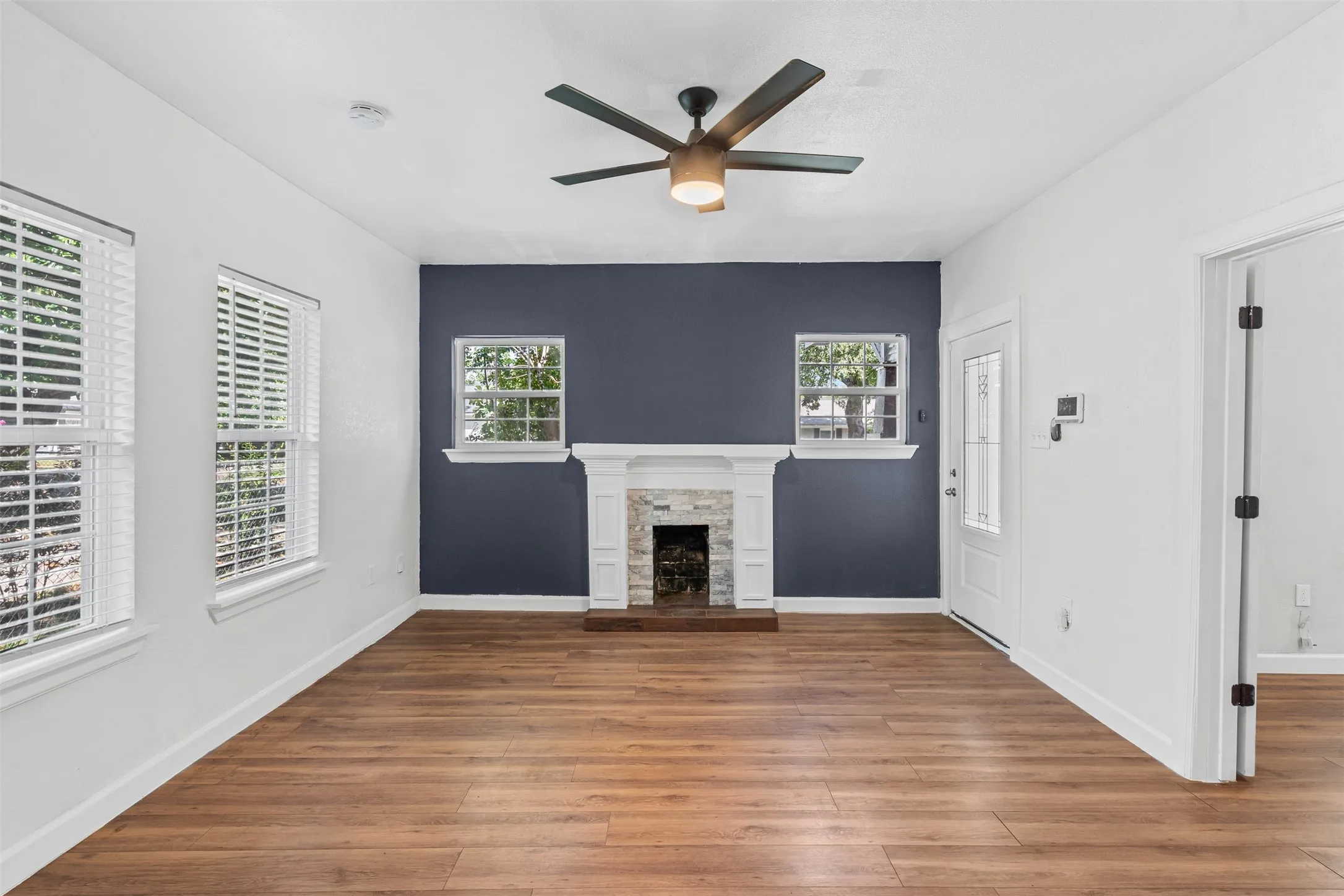 Single Family Residence For Sale in Johnson County , 709 N Buffalo Avenue, Cleburne, Texas 76033, 3 Bedroom, 2 Bathroom, 1 Garage spaces, 1,668 Sqft, built in 1920, mls#21375184, Real Estate Agent in Cleburne, Homes For Sale in Johnson county, Homes For Sale in Cleburne, Realtor in Cleburne Texas, Real Estate Brokerage Independent Realty Texas, Luminita Cordes Realtor