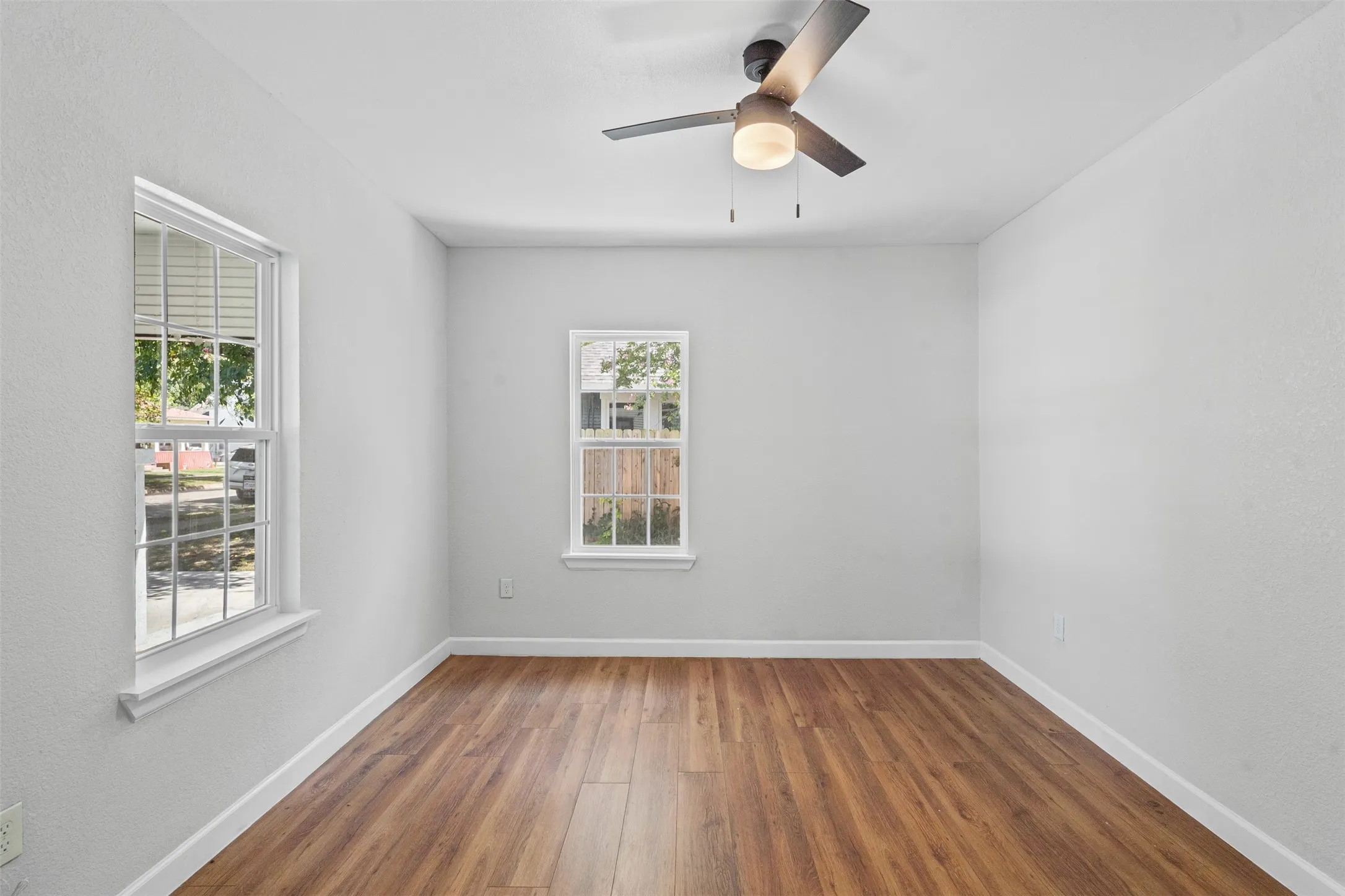 Single Family Residence For Sale in Johnson County , 709 N Buffalo Avenue, Cleburne, Texas 76033, 3 Bedroom, 2 Bathroom, 1 Garage spaces, 1,668 Sqft, built in 1920, mls#21375184, Real Estate Agent in Cleburne, Homes For Sale in Johnson county, Homes For Sale in Cleburne, Realtor in Cleburne Texas, Real Estate Brokerage Independent Realty Texas, Luminita Cordes Realtor