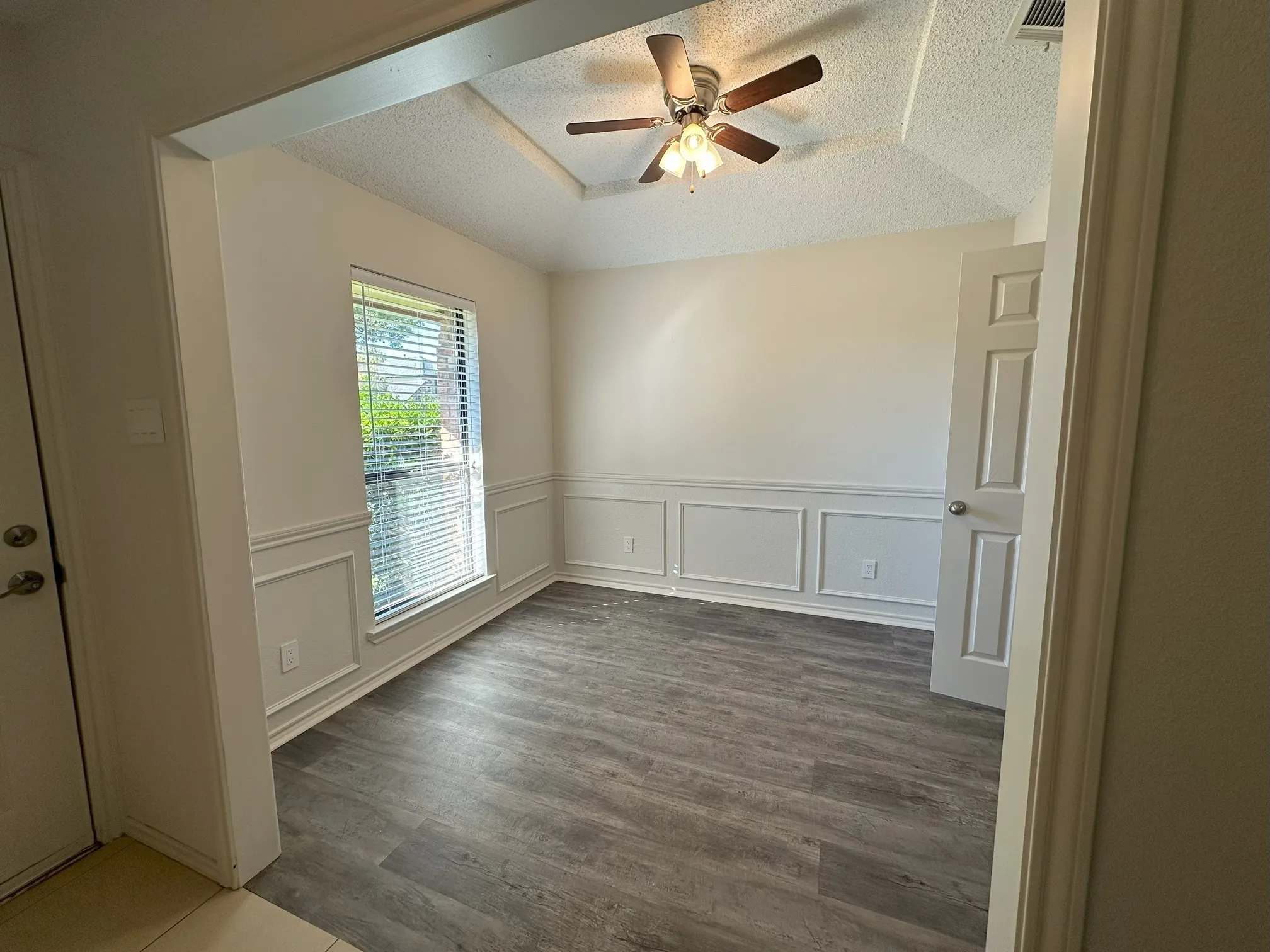 Single Family Residence For Rent in Denton County , 2033 Espinosa Drive, Carrollton, Texas 75010, 3 Bedroom, 2 Bathroom, 2 Garage spaces, 1,467 Sqft, built in 1985, mls#21375083, Real Estate Agent in Carrollton, Homes For Rent in Denton county, Homes For Rent in Carrollton, Realtor in Carrollton Texas, Real Estate Brokerage Independent Realty Texas, Luminita Cordes Realtor