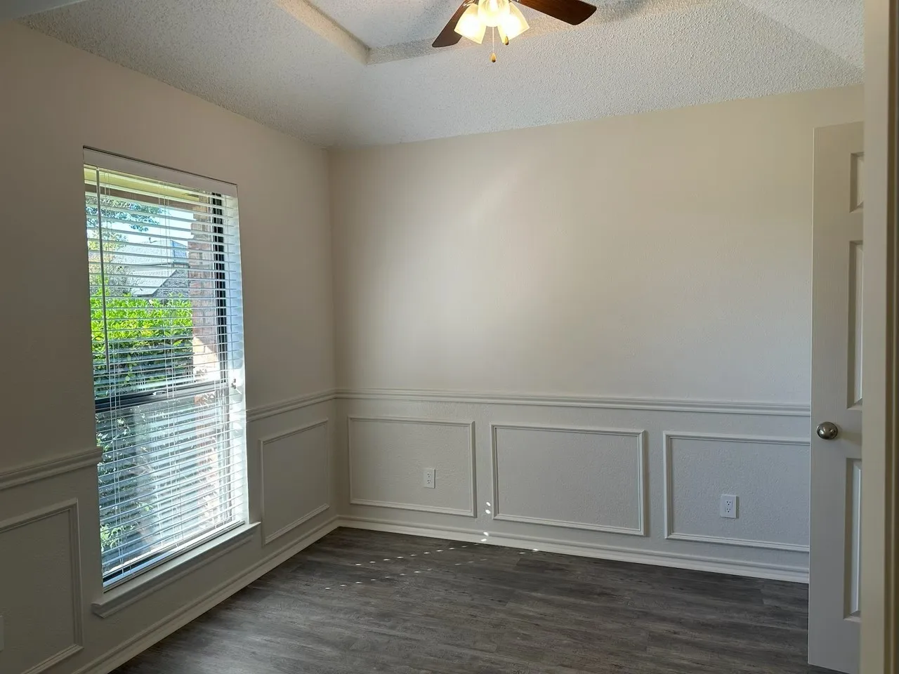 Single Family Residence For Rent in Denton County , 2033 Espinosa Drive, Carrollton, Texas 75010, 3 Bedroom, 2 Bathroom, 2 Garage spaces, 1,467 Sqft, built in 1985, mls#21375083, Real Estate Agent in Carrollton, Homes For Rent in Denton county, Homes For Rent in Carrollton, Realtor in Carrollton Texas, Real Estate Brokerage Independent Realty Texas, Luminita Cordes Realtor