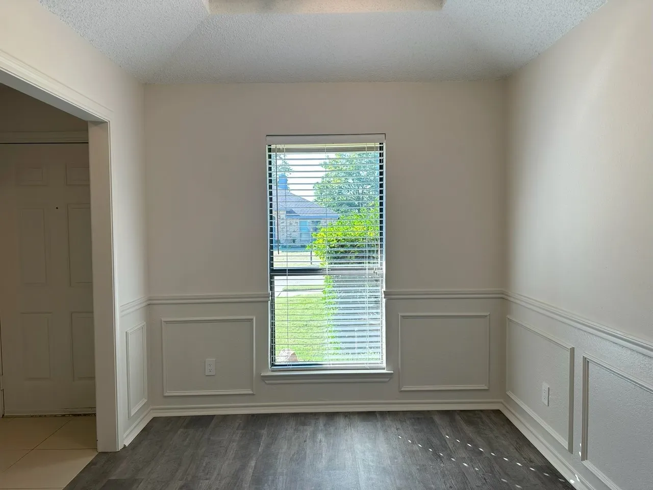 Single Family Residence For Rent in Denton County , 2033 Espinosa Drive, Carrollton, Texas 75010, 3 Bedroom, 2 Bathroom, 2 Garage spaces, 1,467 Sqft, built in 1985, mls#21375083, Real Estate Agent in Carrollton, Homes For Rent in Denton county, Homes For Rent in Carrollton, Realtor in Carrollton Texas, Real Estate Brokerage Independent Realty Texas, Luminita Cordes Realtor