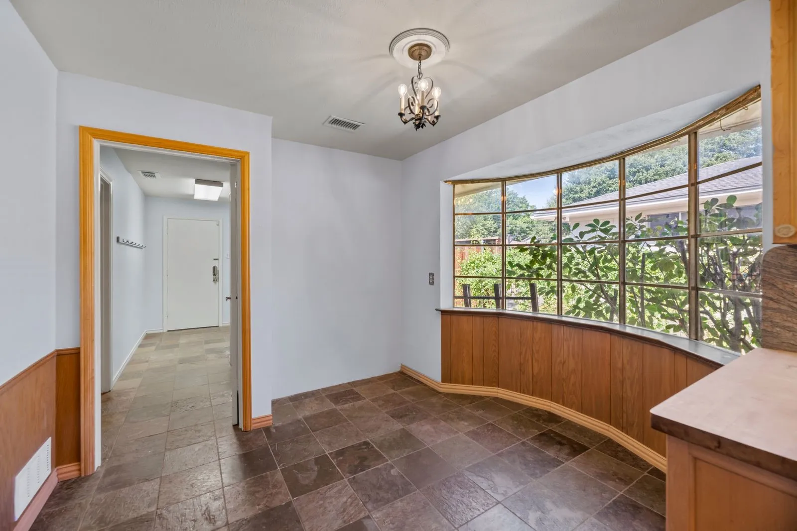 Single Family Residence For Rent in Dallas County , 6342 Annapolis Lane, Dallas, Texas 75214, 4 Bedroom, 3 Bathroom, 2 Garage spaces, 2,957 Sqft, built in 1968, mls#21375167, Real Estate Agent in Dallas, Homes For Rent in Dallas county, Homes For Rent in Dallas, Realtor in Dallas Texas, Real Estate Brokerage Independent Realty Texas, Luminita Cordes Realtor