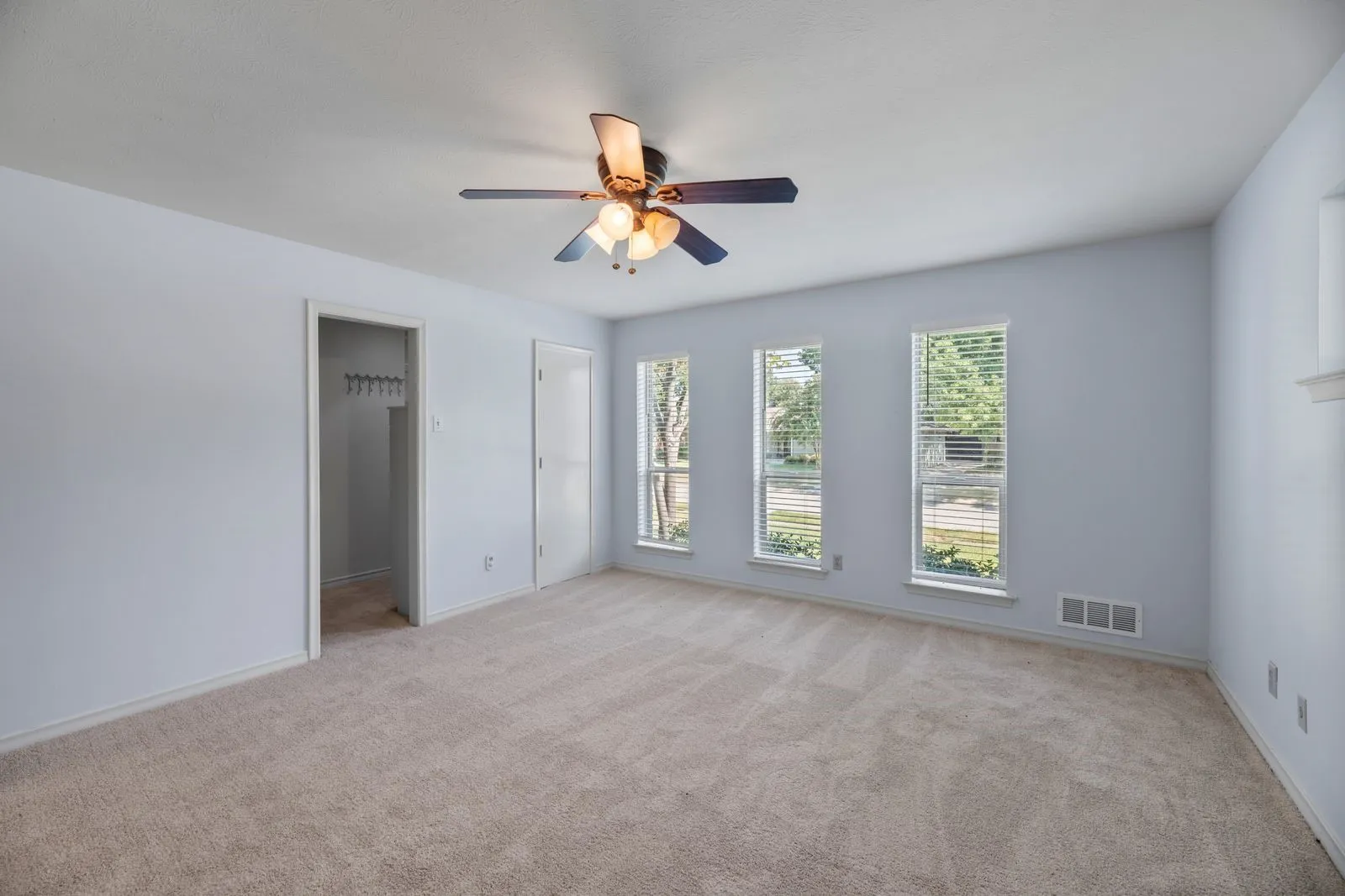 Single Family Residence For Rent in Dallas County , 6342 Annapolis Lane, Dallas, Texas 75214, 4 Bedroom, 3 Bathroom, 2 Garage spaces, 2,957 Sqft, built in 1968, mls#21375167, Real Estate Agent in Dallas, Homes For Rent in Dallas county, Homes For Rent in Dallas, Realtor in Dallas Texas, Real Estate Brokerage Independent Realty Texas, Luminita Cordes Realtor
