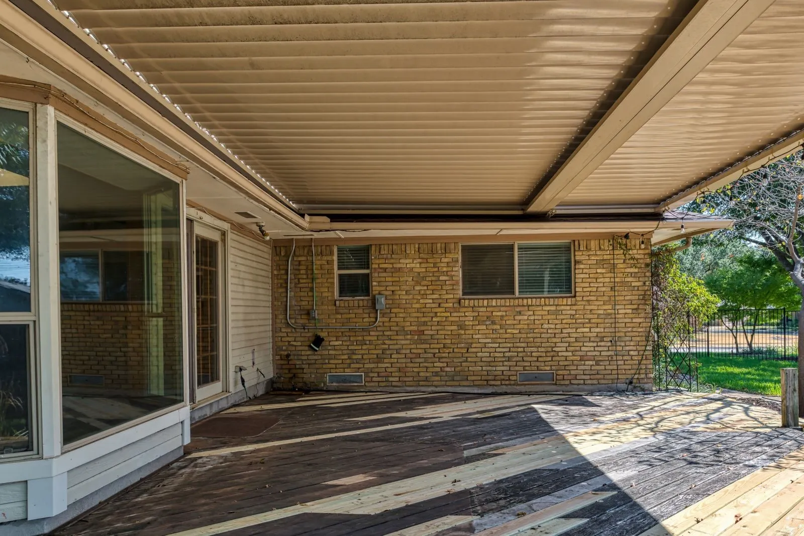 Single Family Residence For Rent in Dallas County , 6342 Annapolis Lane, Dallas, Texas 75214, 4 Bedroom, 3 Bathroom, 2 Garage spaces, 2,957 Sqft, built in 1968, mls#21375167, Real Estate Agent in Dallas, Homes For Rent in Dallas county, Homes For Rent in Dallas, Realtor in Dallas Texas, Real Estate Brokerage Independent Realty Texas, Luminita Cordes Realtor