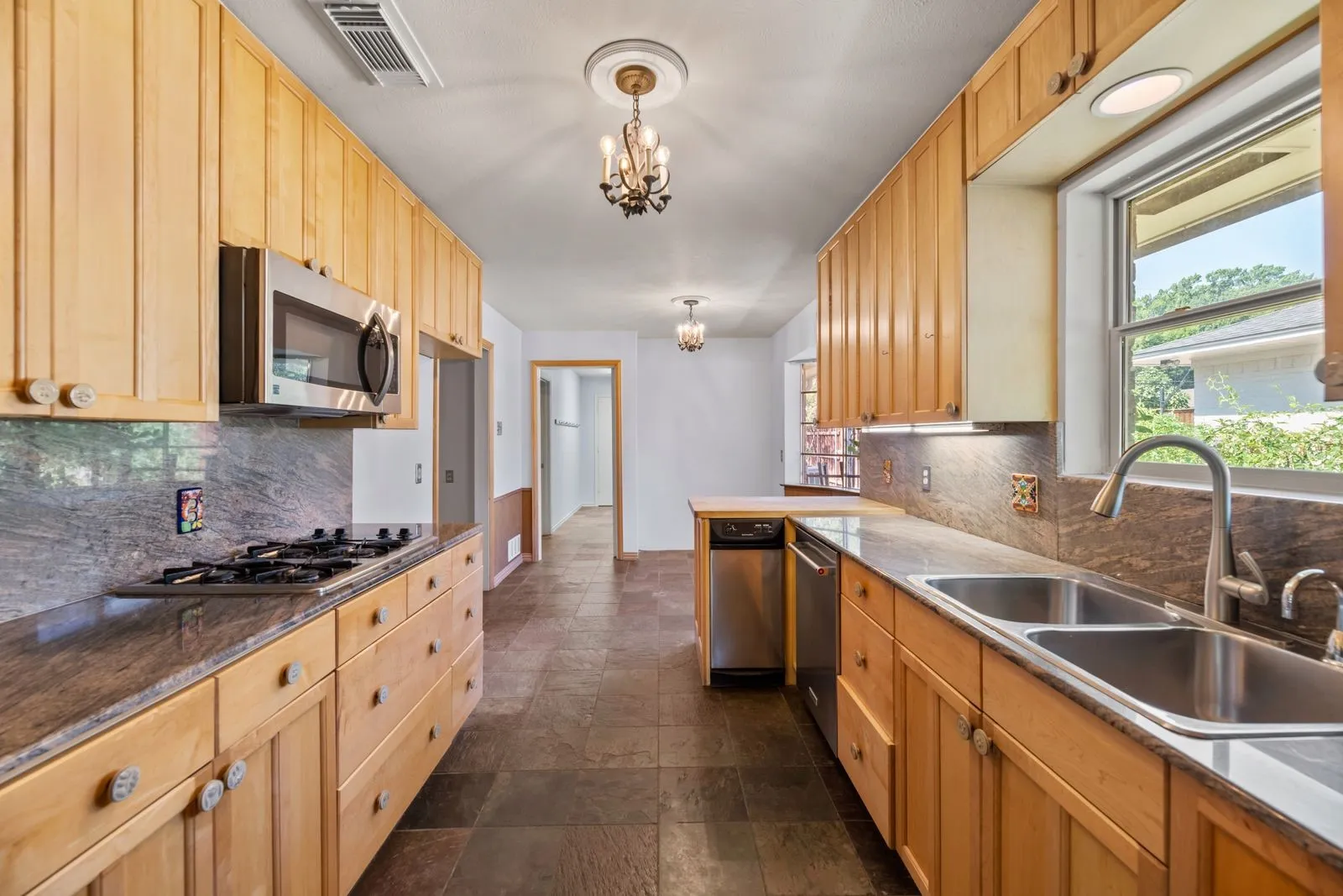 Single Family Residence For Rent in Dallas County , 6342 Annapolis Lane, Dallas, Texas 75214, 4 Bedroom, 3 Bathroom, 2 Garage spaces, 2,957 Sqft, built in 1968, mls#21375167, Real Estate Agent in Dallas, Homes For Rent in Dallas county, Homes For Rent in Dallas, Realtor in Dallas Texas, Real Estate Brokerage Independent Realty Texas, Luminita Cordes Realtor