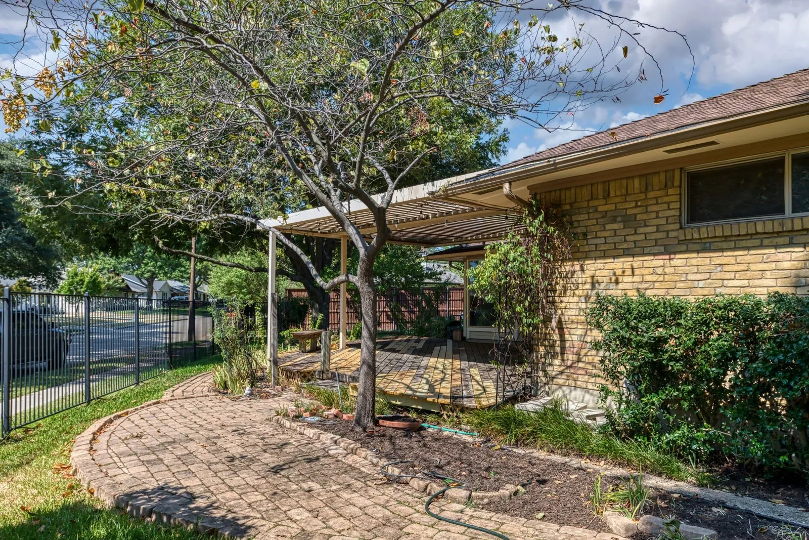 Single Family Residence For Rent in Dallas County , 6342 Annapolis Lane, Dallas, Texas 75214, 4 Bedroom, 3 Bathroom, 2 Garage spaces, 2,957 Sqft, built in 1968, mls#21375167, Real Estate Agent in Dallas, Homes For Rent in Dallas county, Homes For Rent in Dallas, Realtor in Dallas Texas, Real Estate Brokerage Independent Realty Texas, Luminita Cordes Realtor