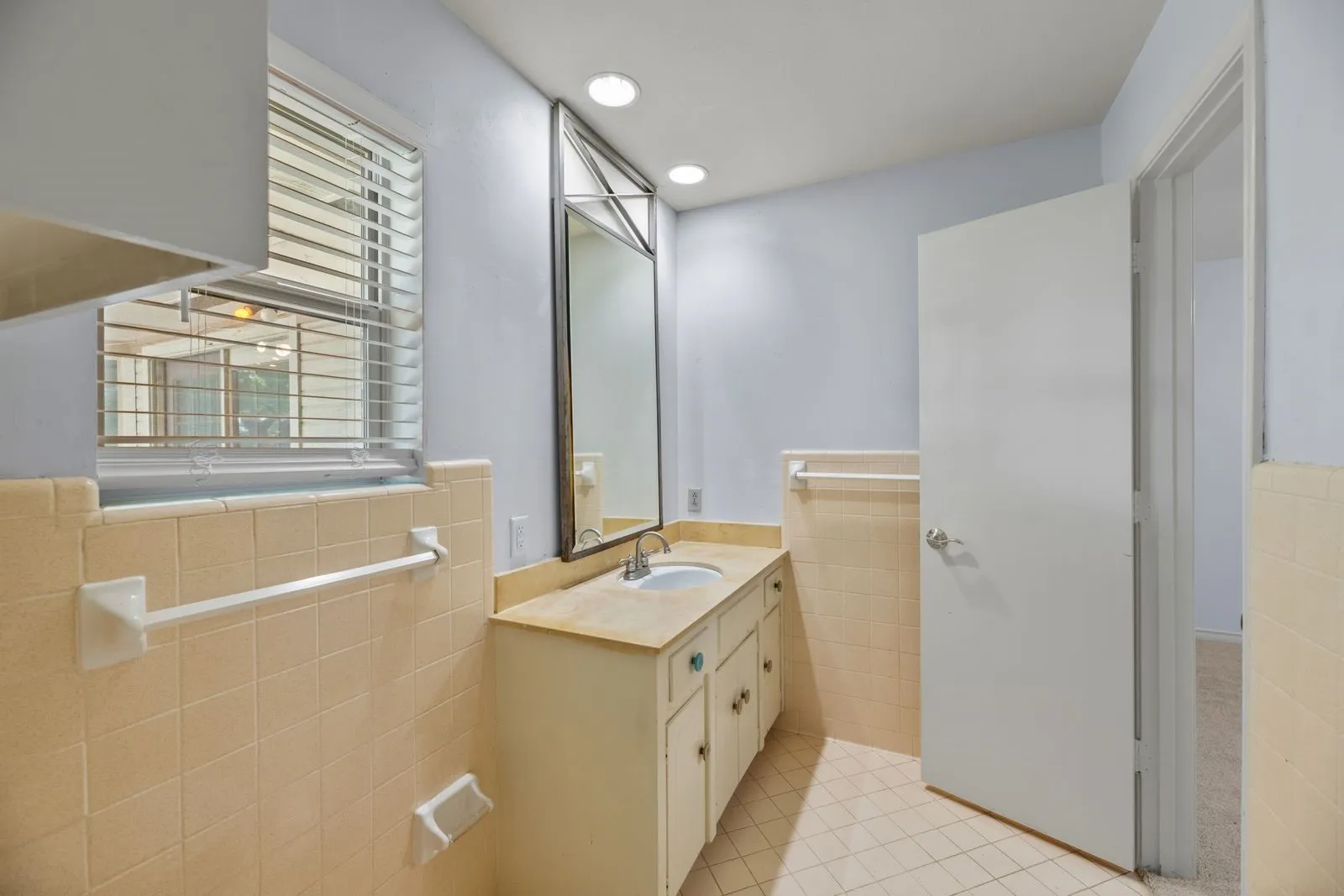 Single Family Residence For Rent in Dallas County , 6342 Annapolis Lane, Dallas, Texas 75214, 4 Bedroom, 3 Bathroom, 2 Garage spaces, 2,957 Sqft, built in 1968, mls#21375167, Real Estate Agent in Dallas, Homes For Rent in Dallas county, Homes For Rent in Dallas, Realtor in Dallas Texas, Real Estate Brokerage Independent Realty Texas, Luminita Cordes Realtor