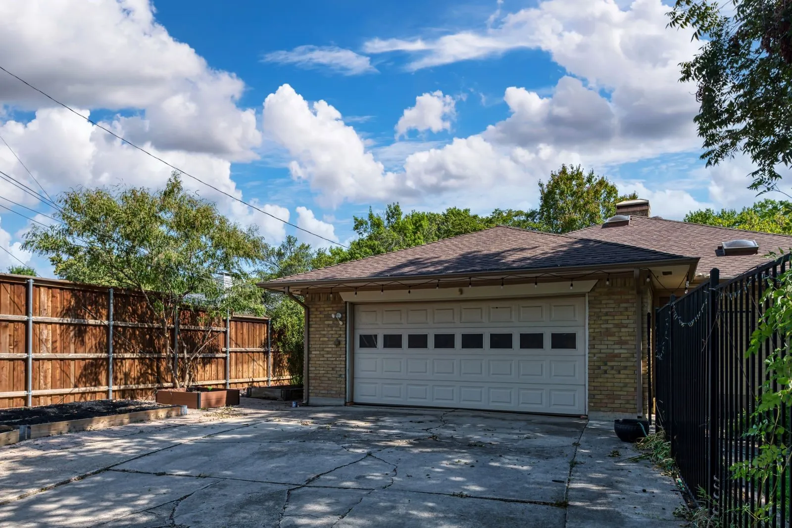 Single Family Residence For Rent in Dallas County , 6342 Annapolis Lane, Dallas, Texas 75214, 4 Bedroom, 3 Bathroom, 2 Garage spaces, 2,957 Sqft, built in 1968, mls#21375167, Real Estate Agent in Dallas, Homes For Rent in Dallas county, Homes For Rent in Dallas, Realtor in Dallas Texas, Real Estate Brokerage Independent Realty Texas, Luminita Cordes Realtor
