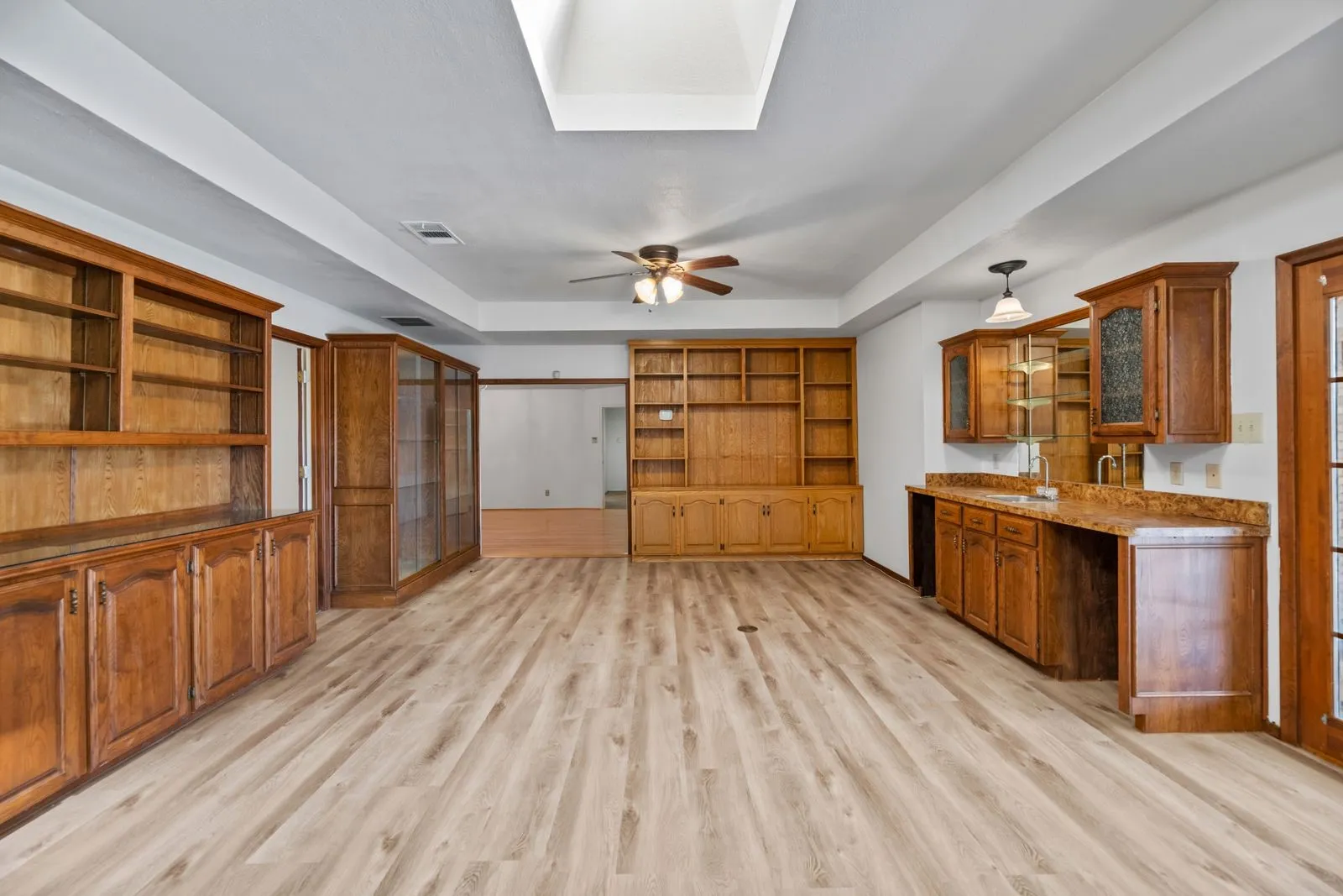 Single Family Residence For Rent in Dallas County , 6342 Annapolis Lane, Dallas, Texas 75214, 4 Bedroom, 3 Bathroom, 2 Garage spaces, 2,957 Sqft, built in 1968, mls#21375167, Real Estate Agent in Dallas, Homes For Rent in Dallas county, Homes For Rent in Dallas, Realtor in Dallas Texas, Real Estate Brokerage Independent Realty Texas, Luminita Cordes Realtor
