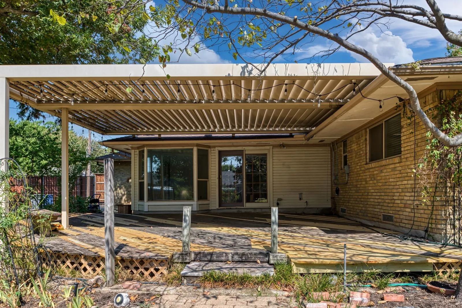 Single Family Residence For Rent in Dallas County , 6342 Annapolis Lane, Dallas, Texas 75214, 4 Bedroom, 3 Bathroom, 2 Garage spaces, 2,957 Sqft, built in 1968, mls#21375167, Real Estate Agent in Dallas, Homes For Rent in Dallas county, Homes For Rent in Dallas, Realtor in Dallas Texas, Real Estate Brokerage Independent Realty Texas, Luminita Cordes Realtor