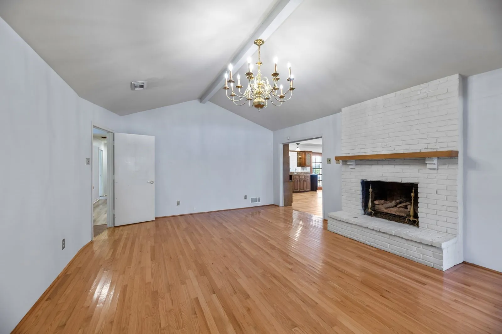 Single Family Residence For Rent in Dallas County , 6342 Annapolis Lane, Dallas, Texas 75214, 4 Bedroom, 3 Bathroom, 2 Garage spaces, 2,957 Sqft, built in 1968, mls#21375167, Real Estate Agent in Dallas, Homes For Rent in Dallas county, Homes For Rent in Dallas, Realtor in Dallas Texas, Real Estate Brokerage Independent Realty Texas, Luminita Cordes Realtor