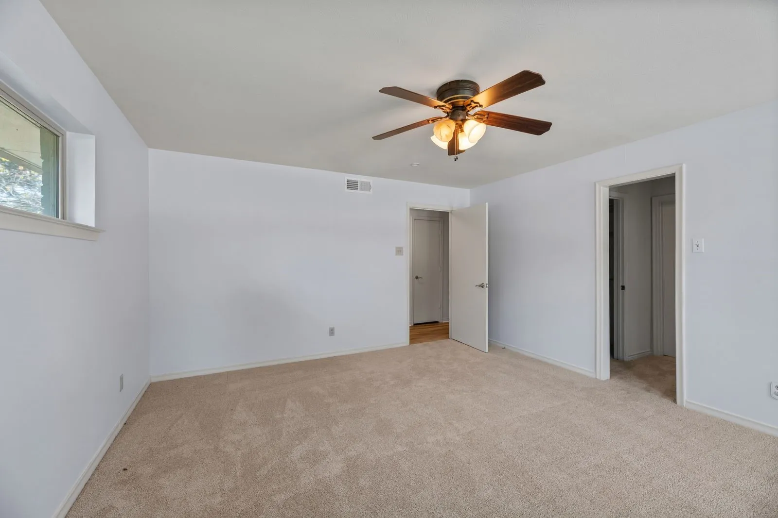 Single Family Residence For Rent in Dallas County , 6342 Annapolis Lane, Dallas, Texas 75214, 4 Bedroom, 3 Bathroom, 2 Garage spaces, 2,957 Sqft, built in 1968, mls#21375167, Real Estate Agent in Dallas, Homes For Rent in Dallas county, Homes For Rent in Dallas, Realtor in Dallas Texas, Real Estate Brokerage Independent Realty Texas, Luminita Cordes Realtor