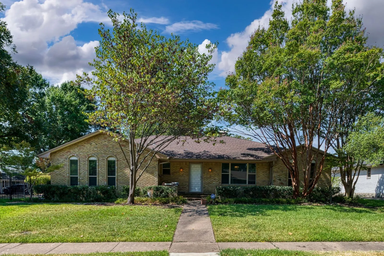 Single Family Residence For Rent in Dallas County , 6342 Annapolis Lane, Dallas, Texas 75214, 4 Bedroom, 3 Bathroom, 2 Garage spaces, 2,957 Sqft, built in 1968, mls#21375167, Real Estate Agent in Dallas, Homes For Rent in Dallas county, Homes For Rent in Dallas, Realtor in Dallas Texas, Real Estate Brokerage Independent Realty Texas, Luminita Cordes Realtor